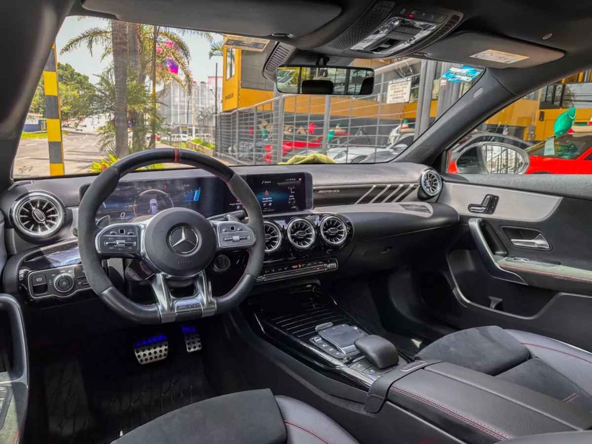 Car image 11