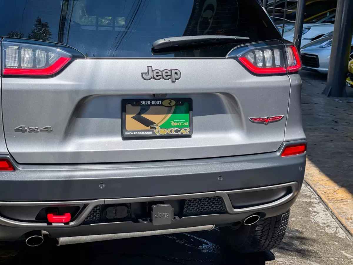 Car image 9