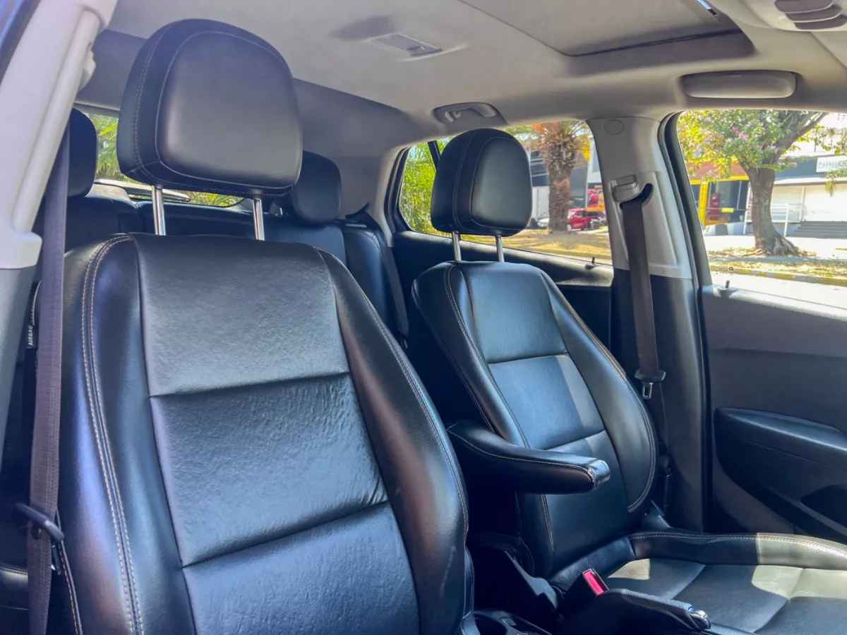 Car image 17