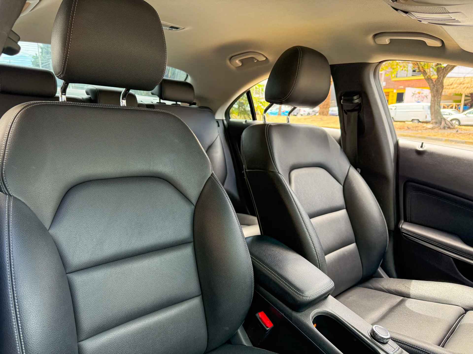Car image 12