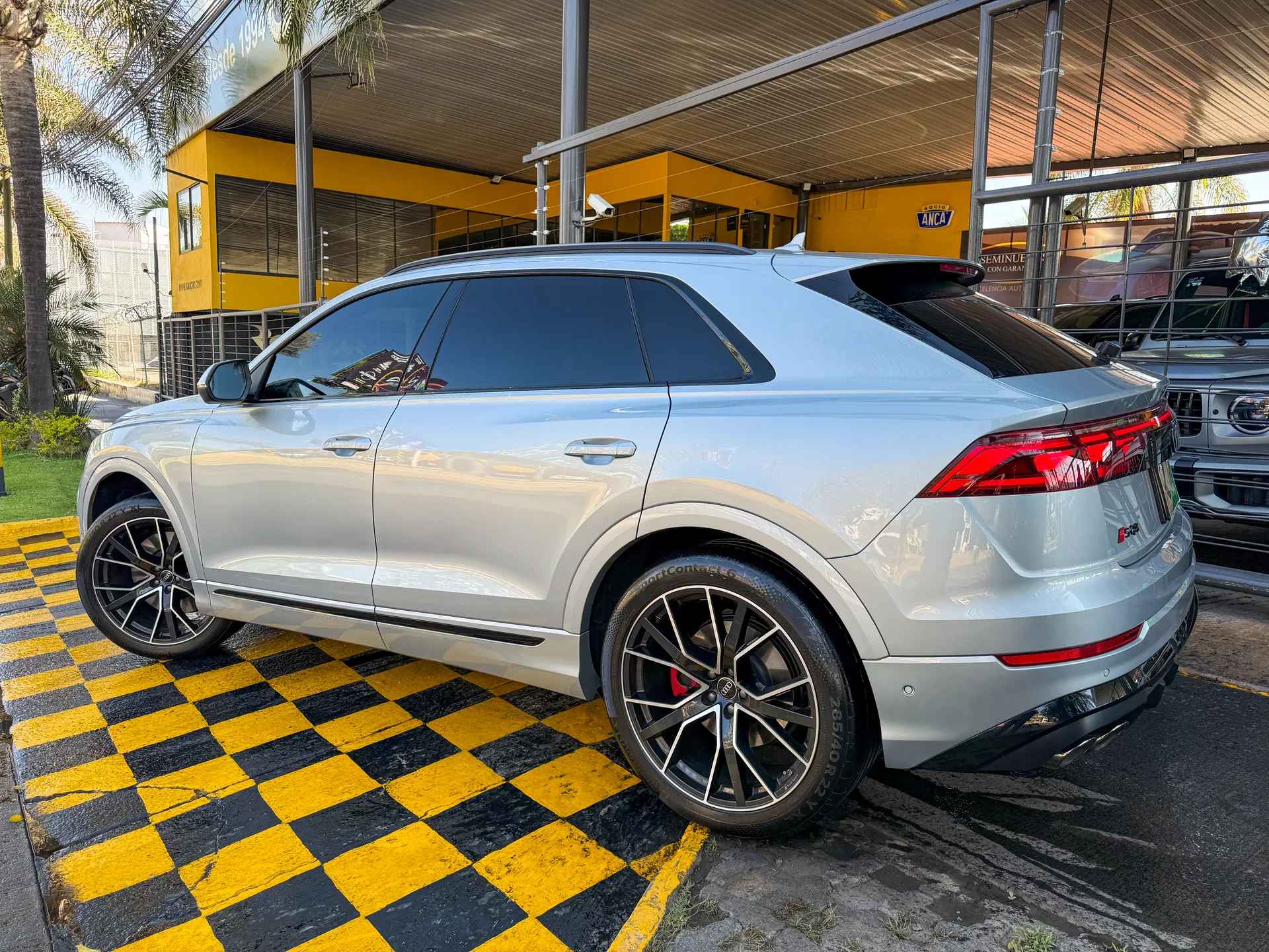 Car image 7