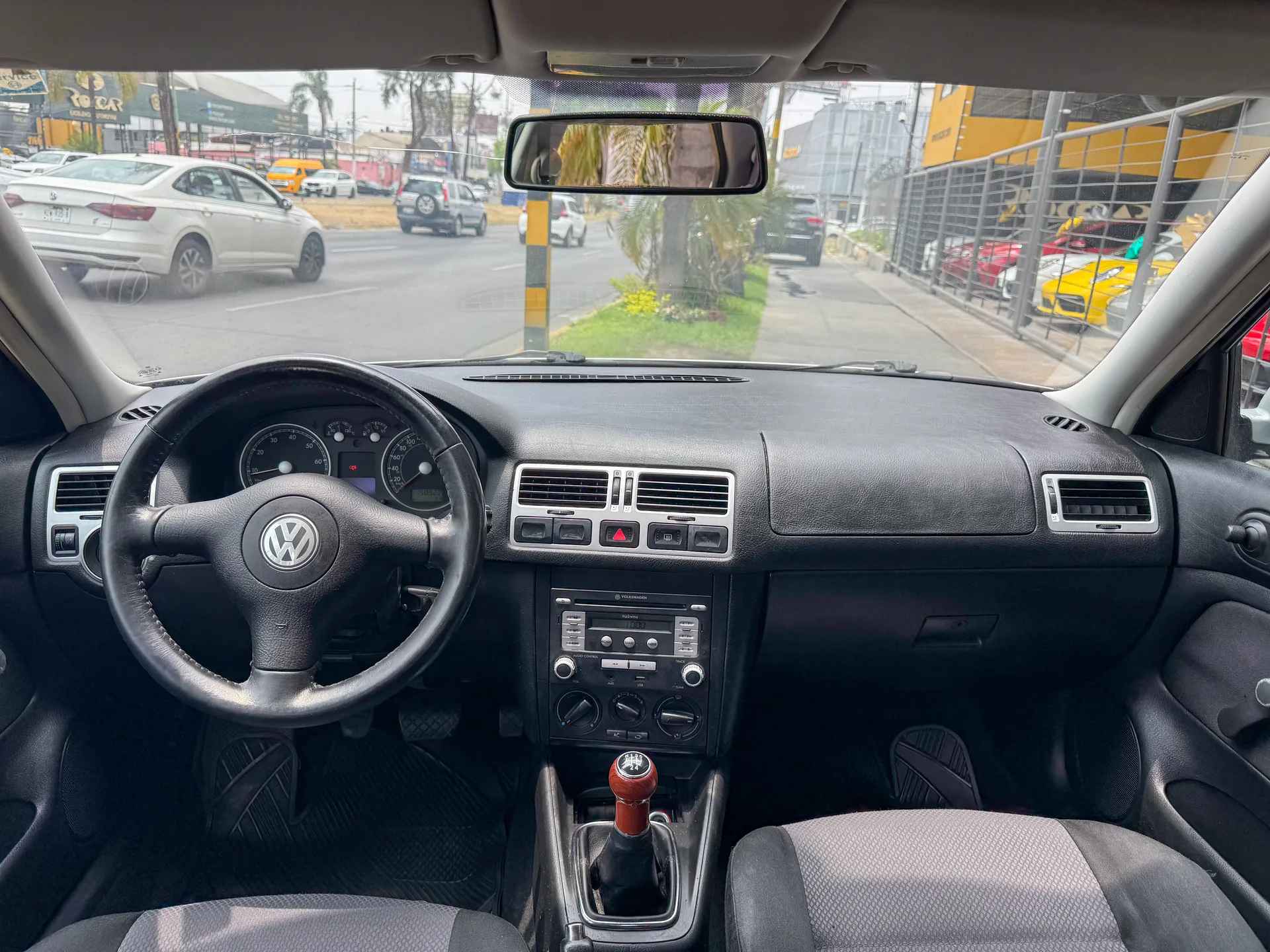 Car image 10