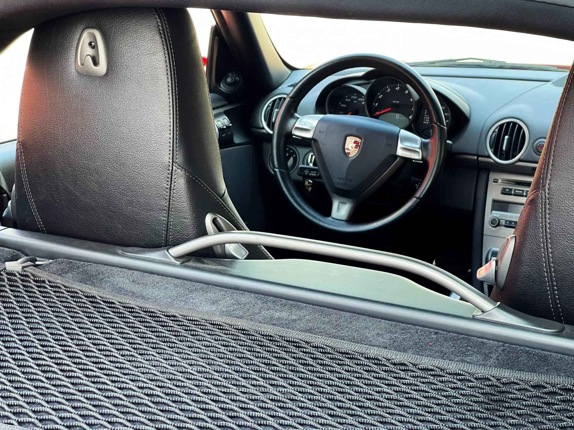 Car image 14