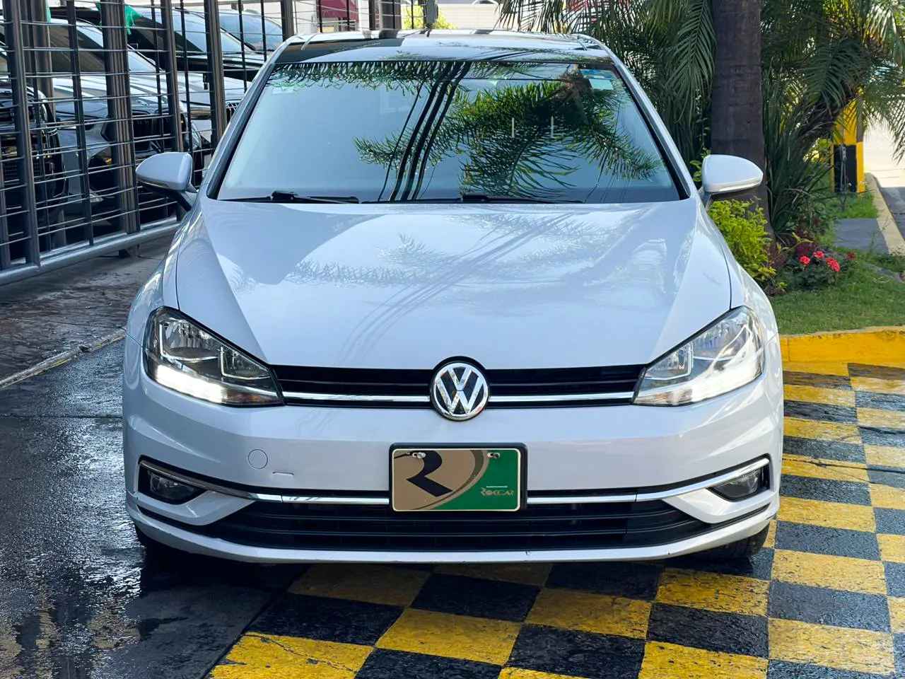 Car image 2