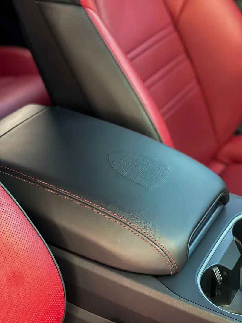 Car image 12