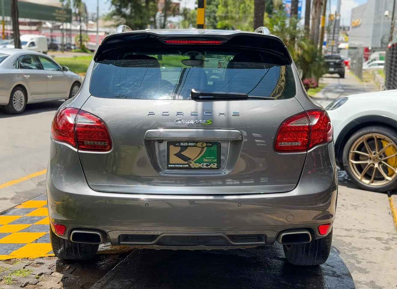 Car image 8