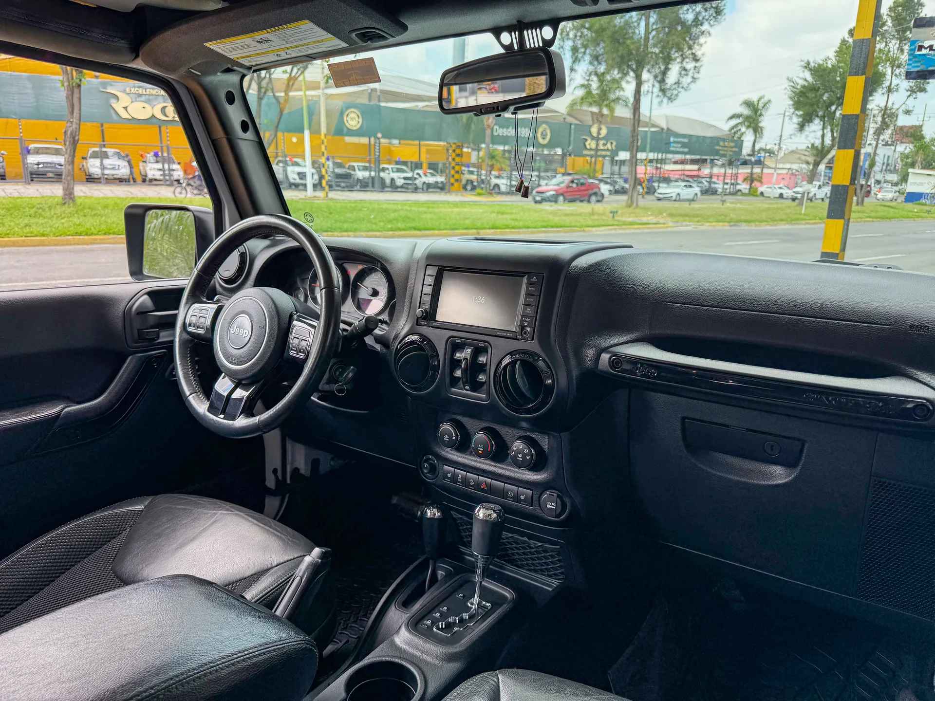 Car image 16