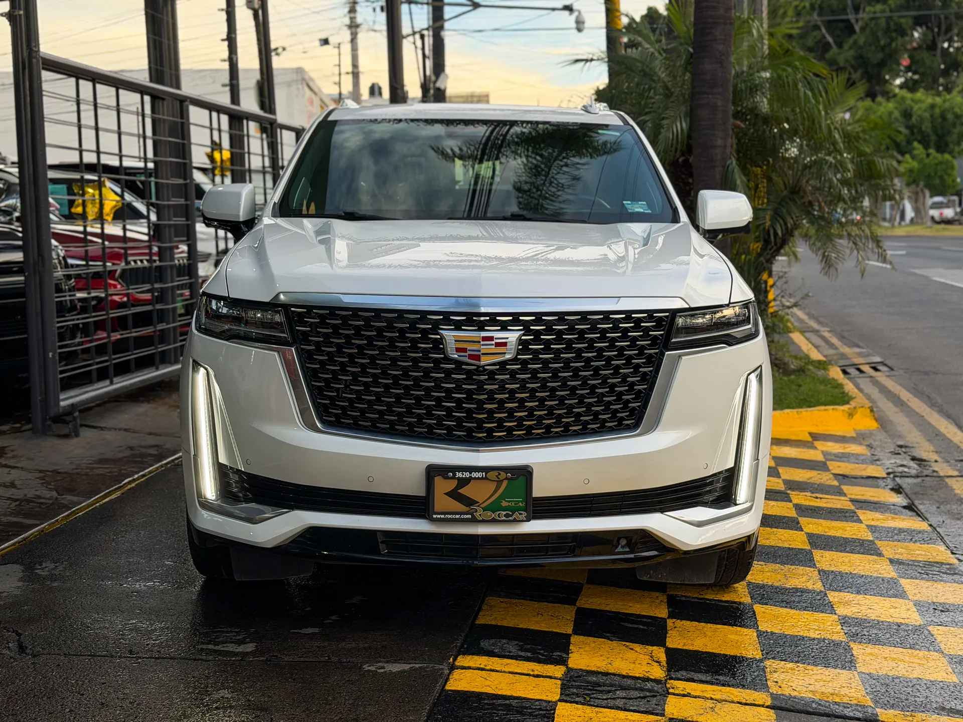 Car image 3