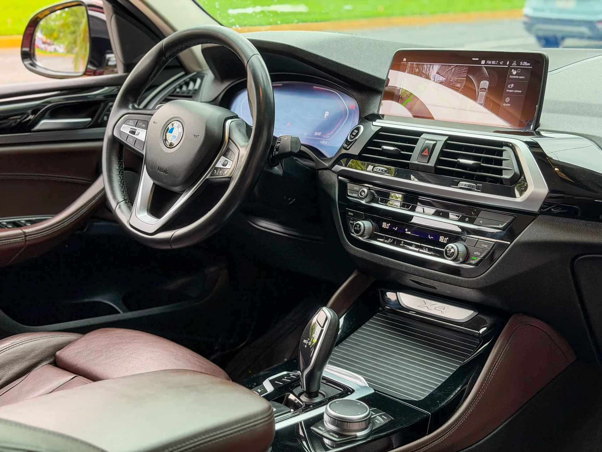 Car image 17