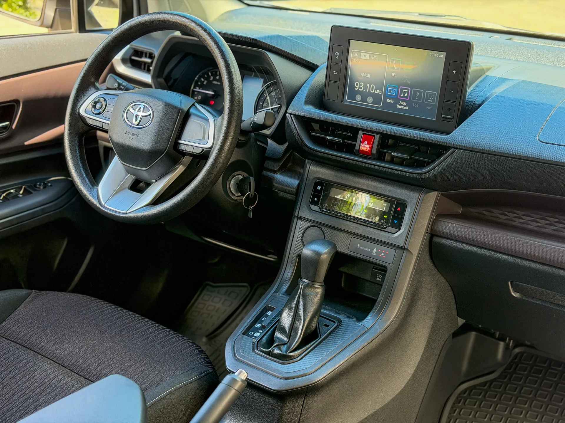Car image 15