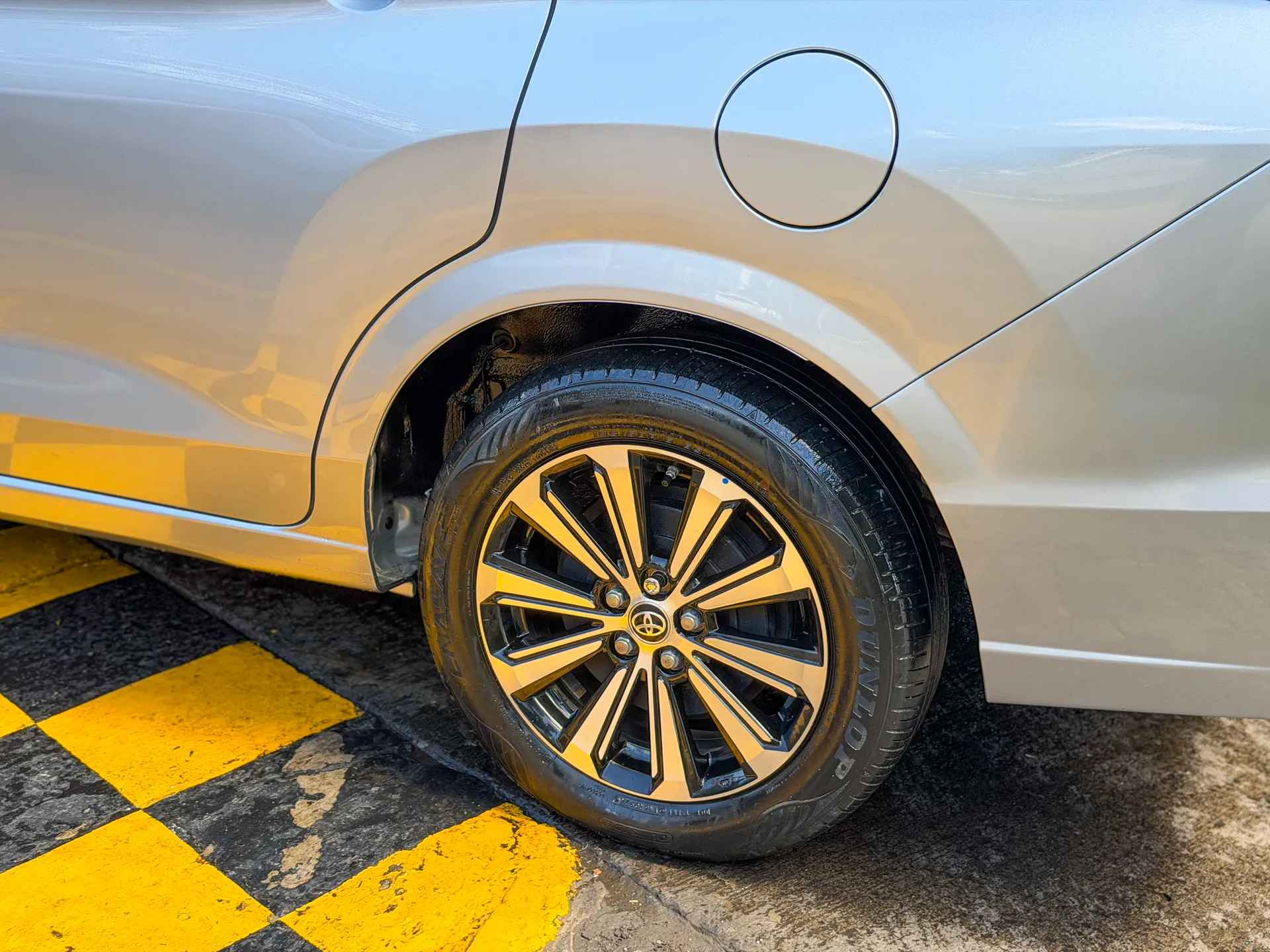 Car image 7