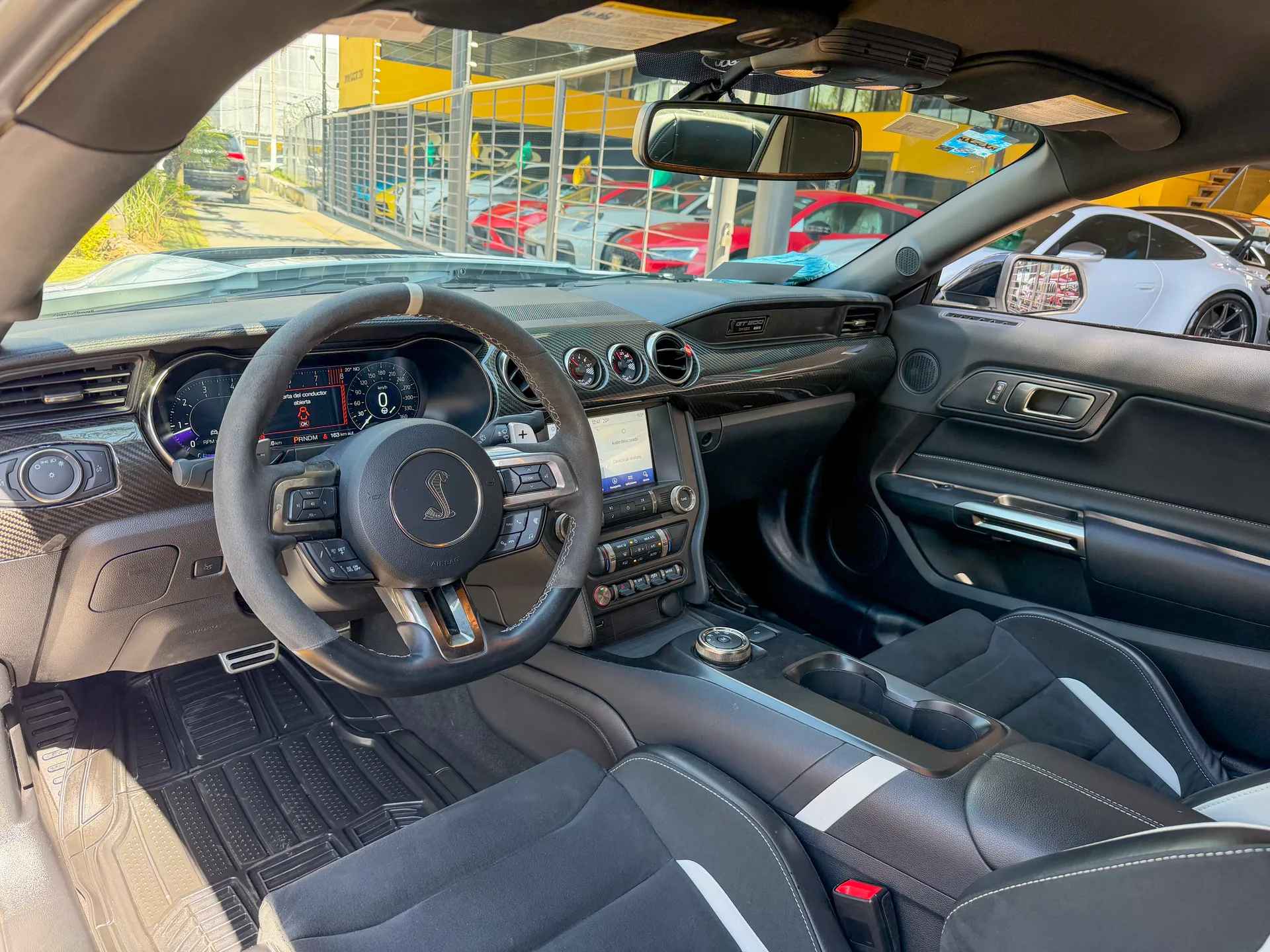 Car image 10