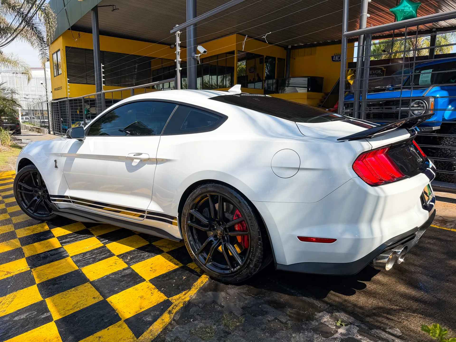 Car image 7