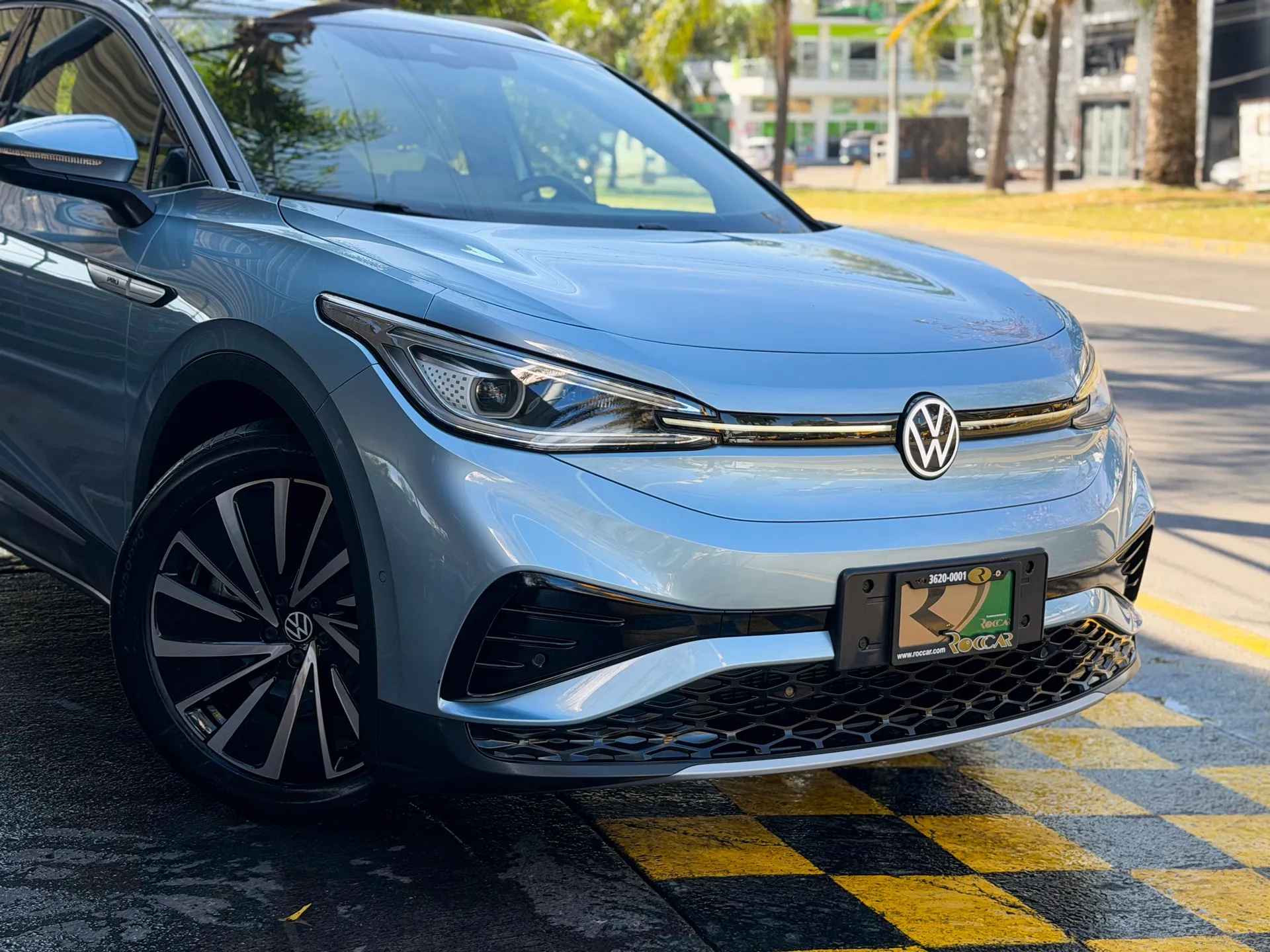 Car image 5