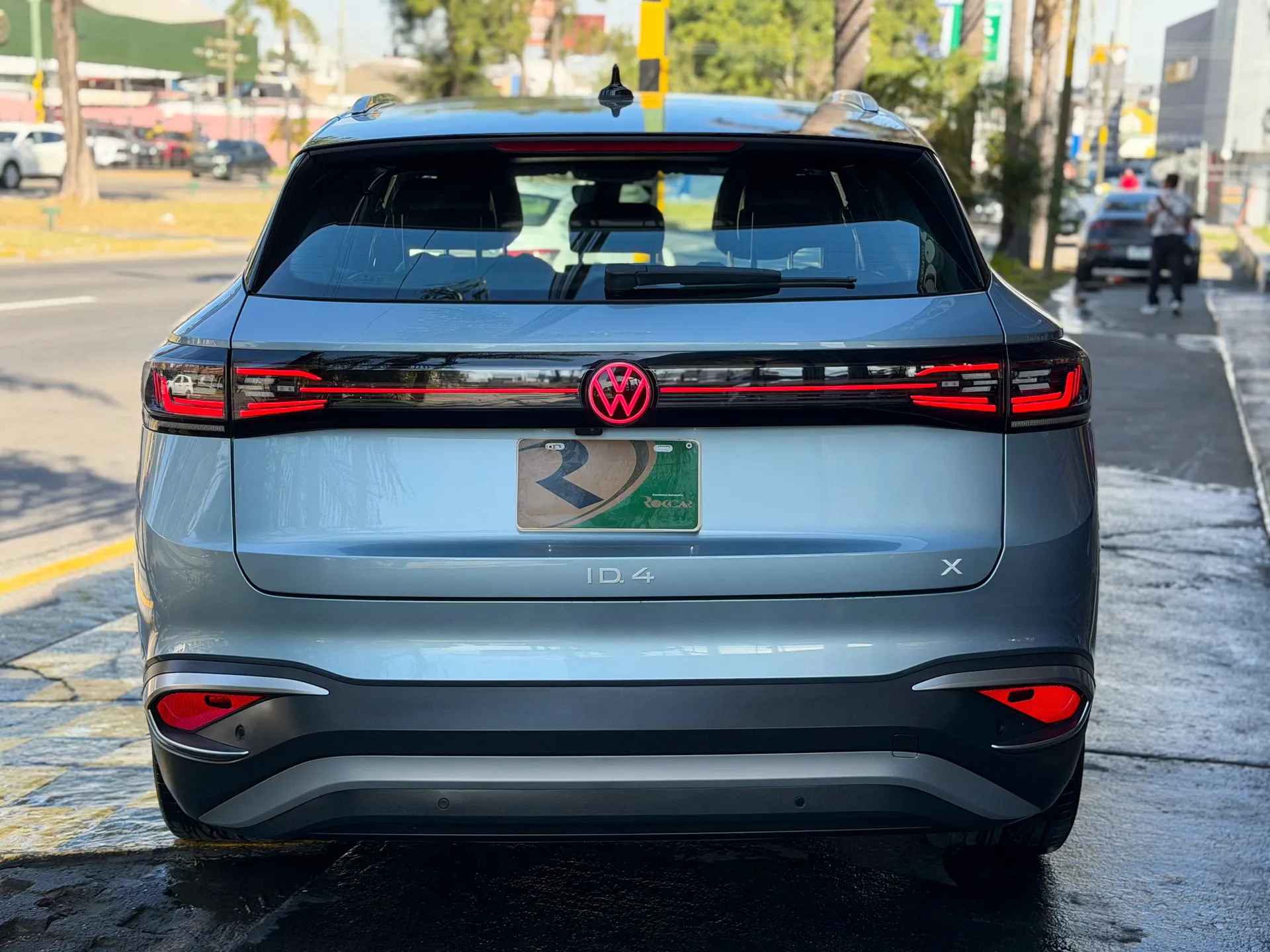 Car image 17