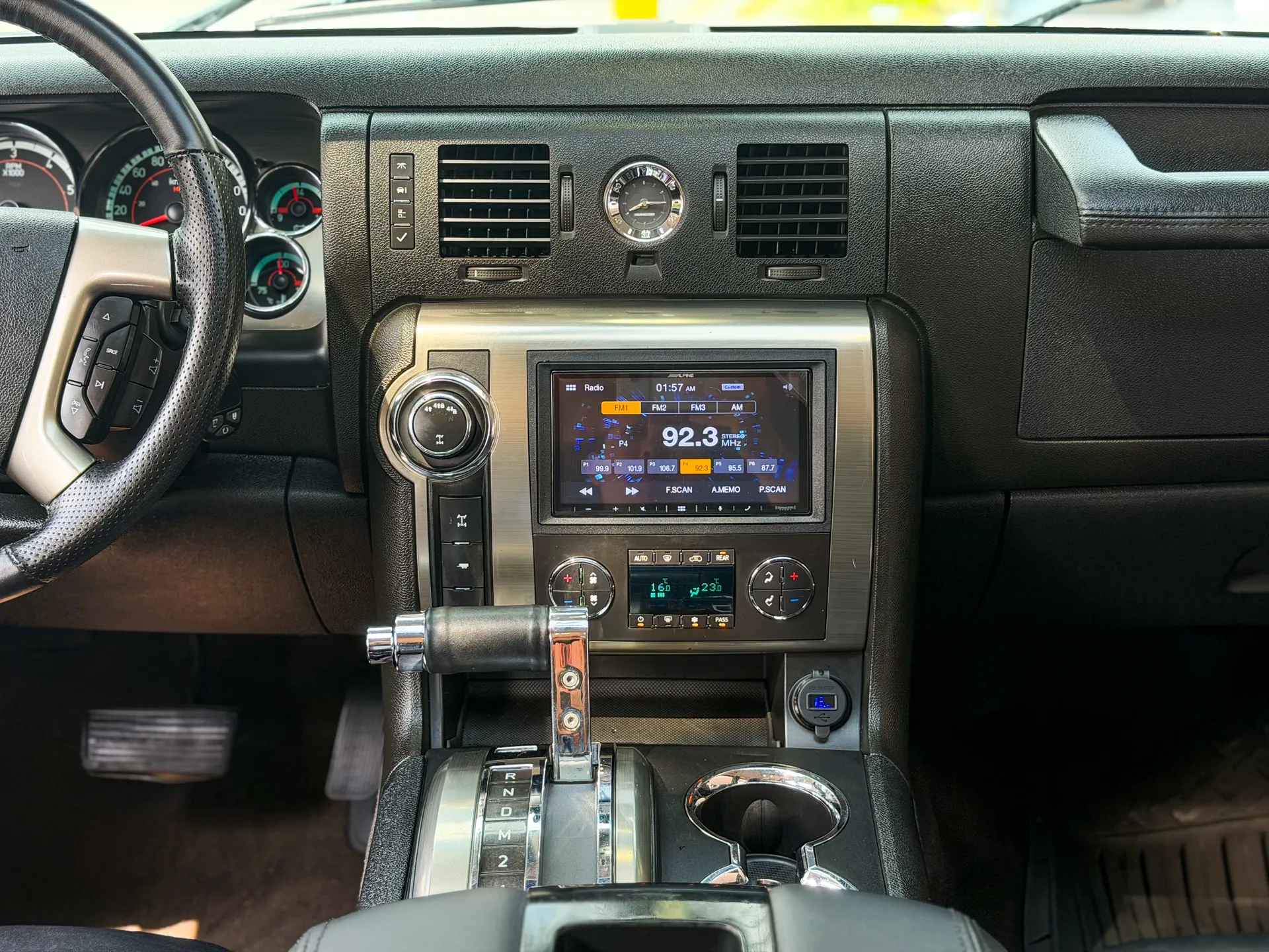 Car image 11