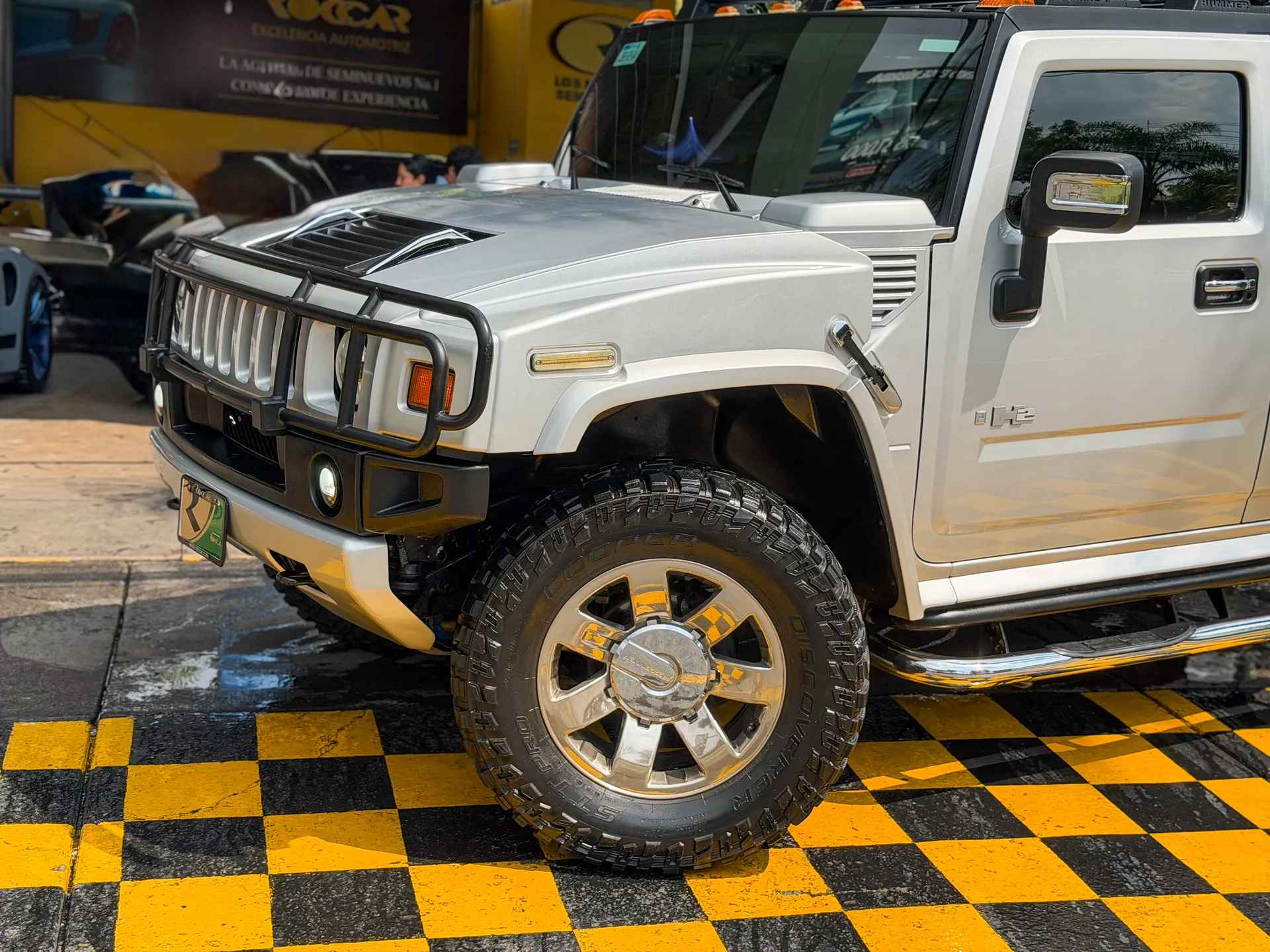 Car image 2