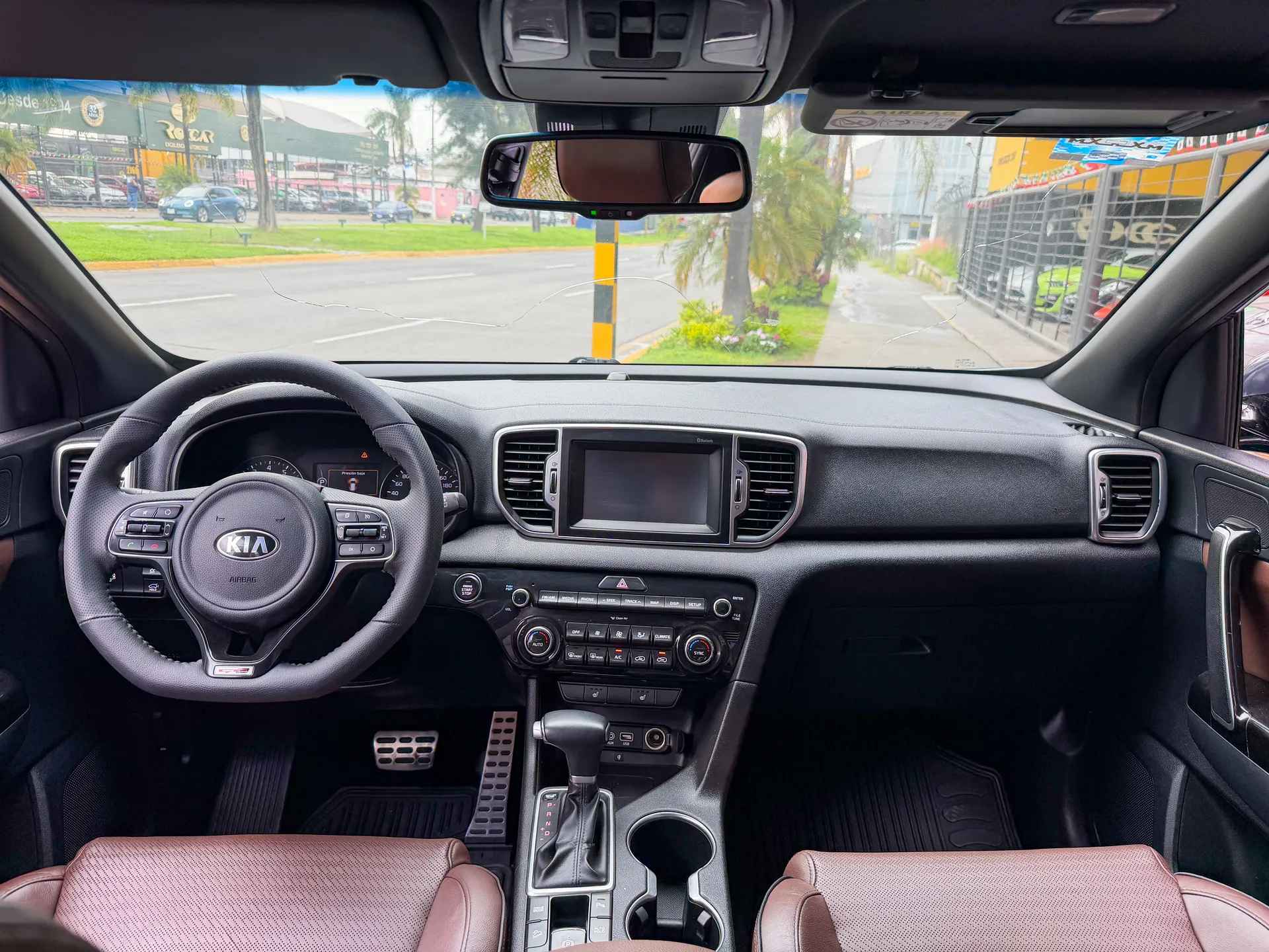 Car image 10