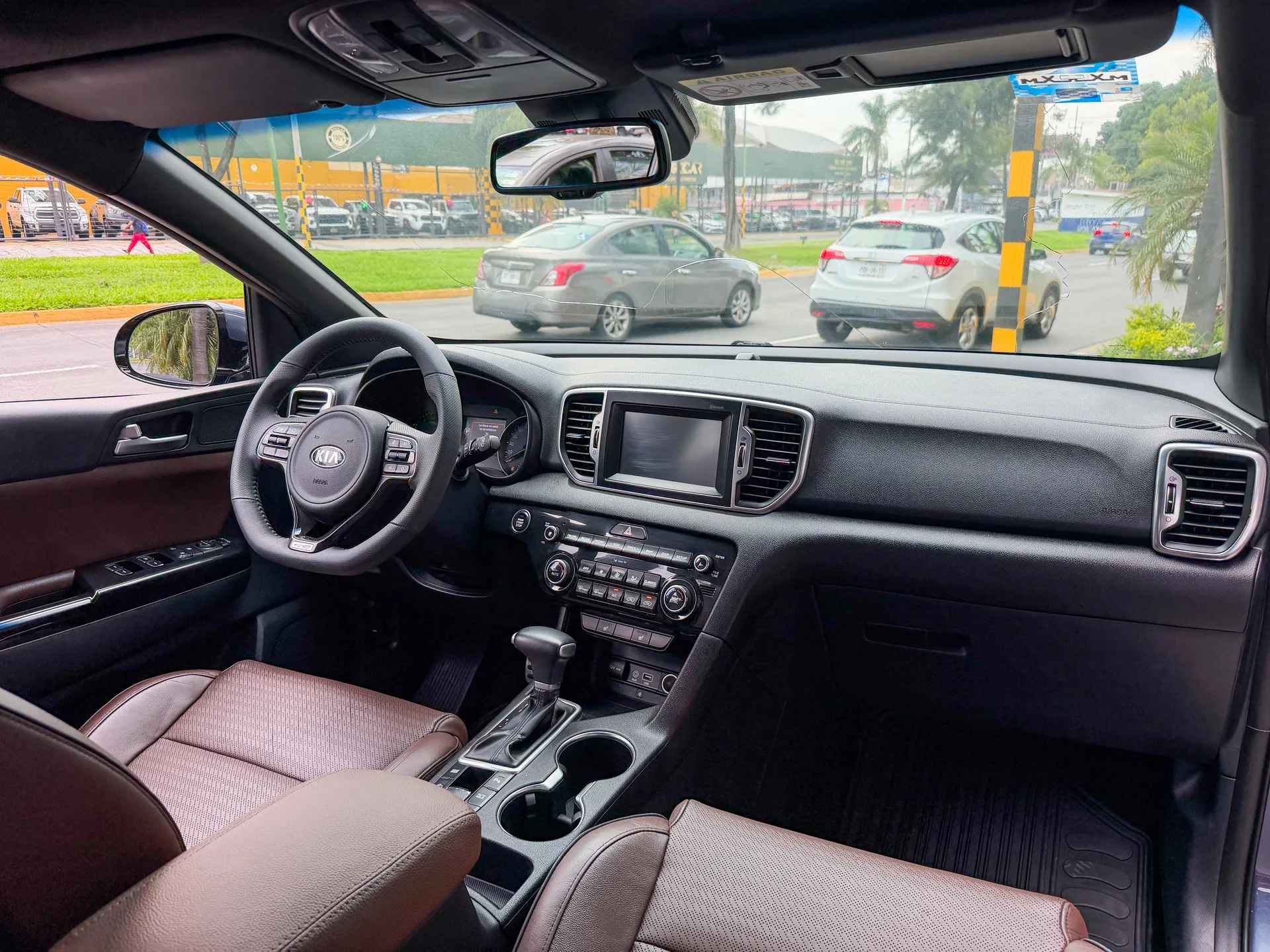 Car image 14