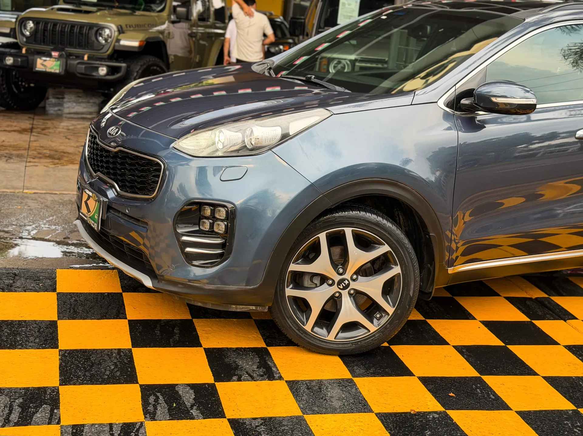 Car image 2