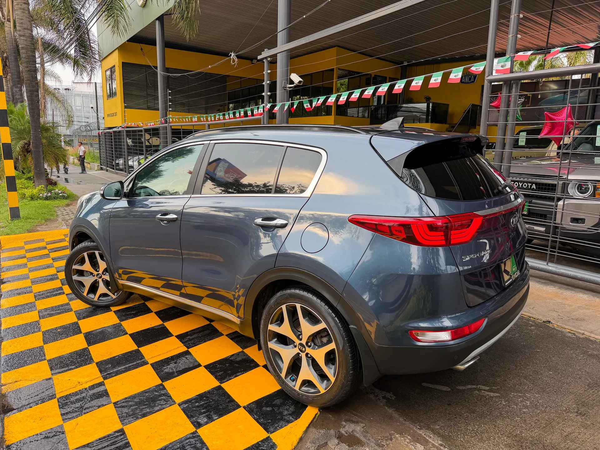 Car image 6