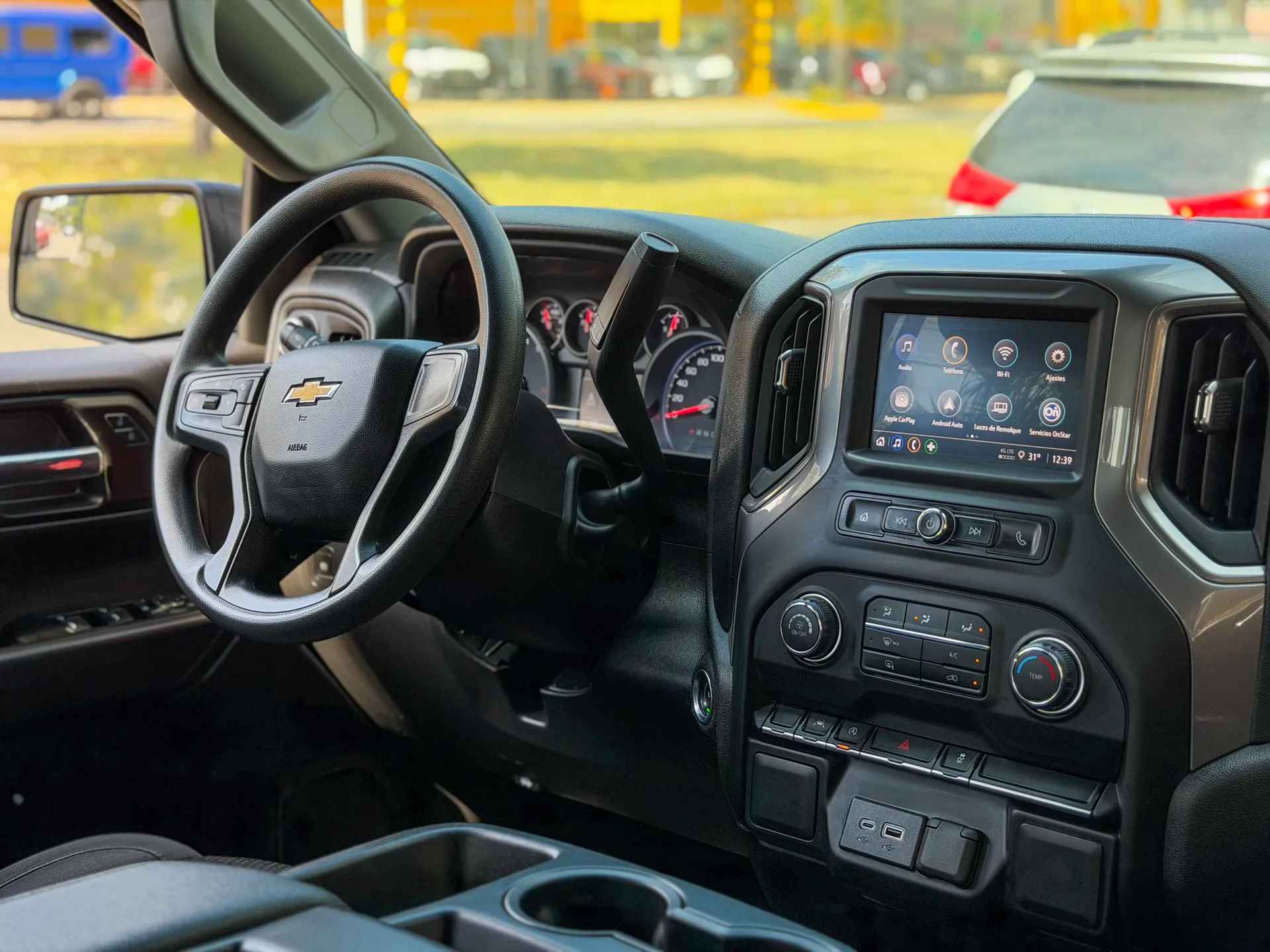 Car image 14