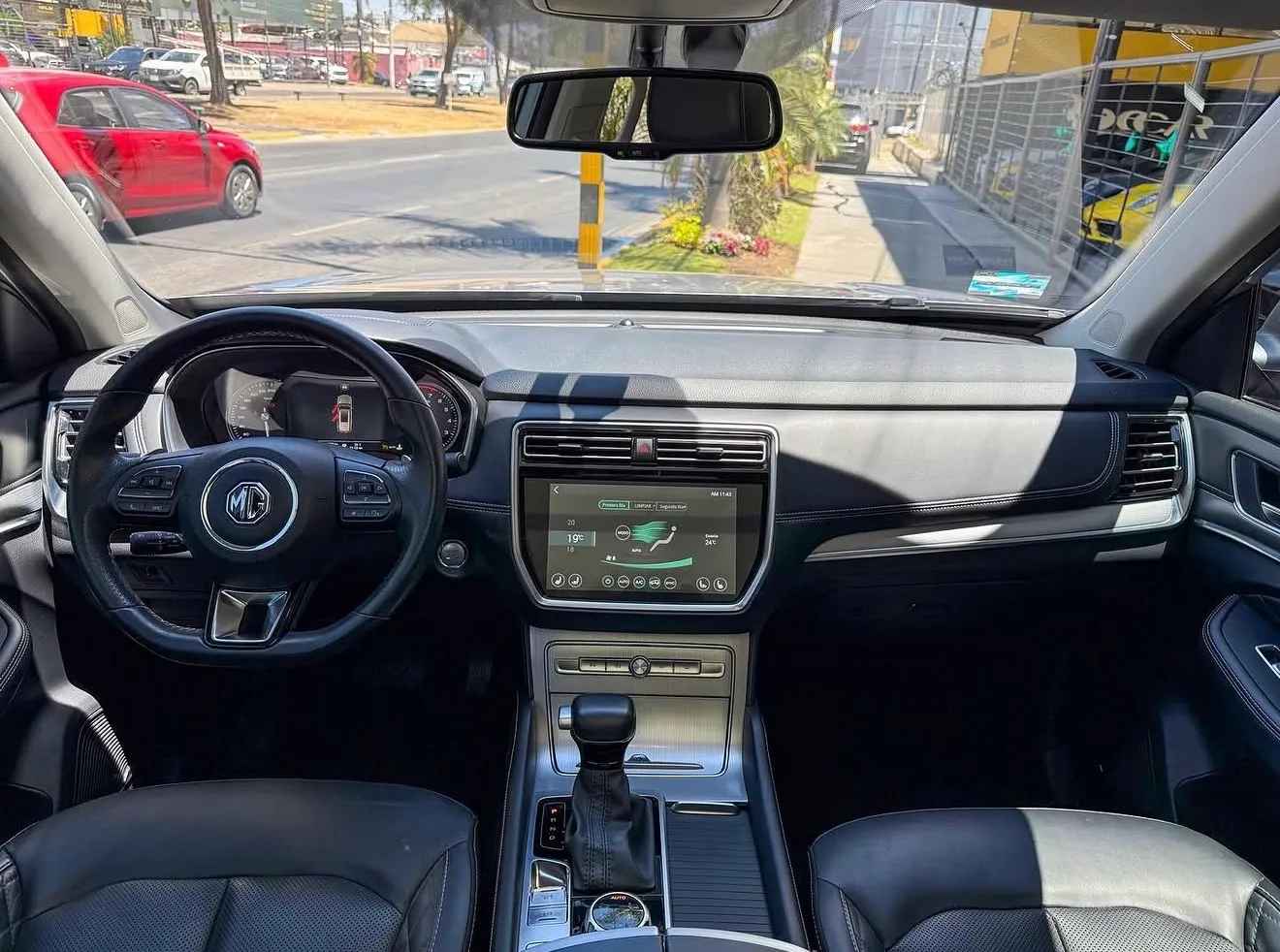 Car image 10