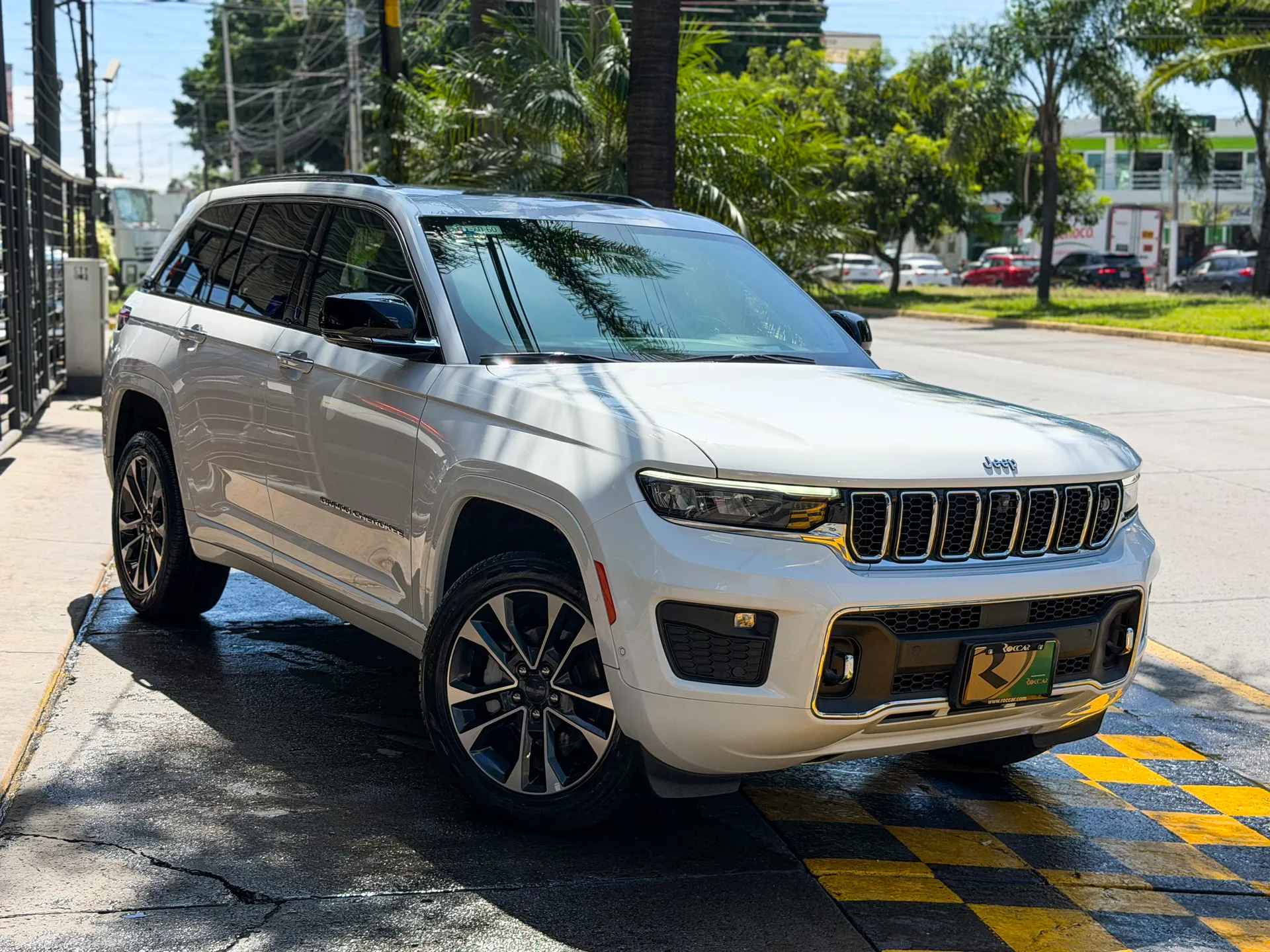 Car image 4