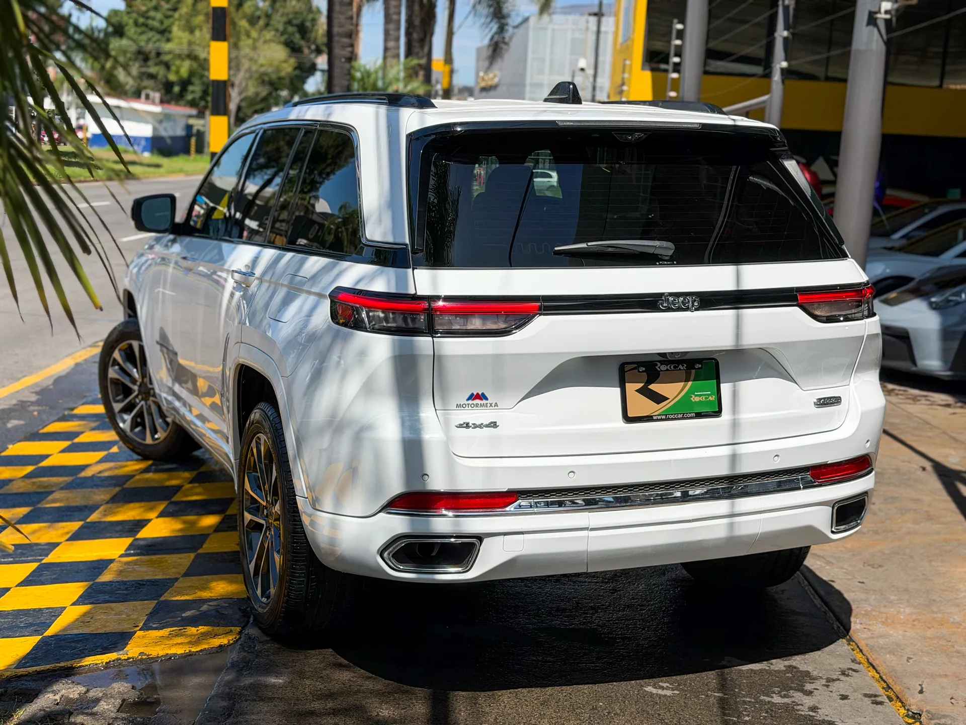Car image 8