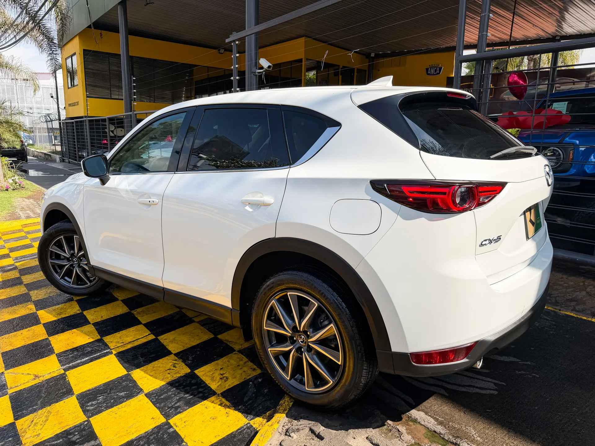 Car image 6