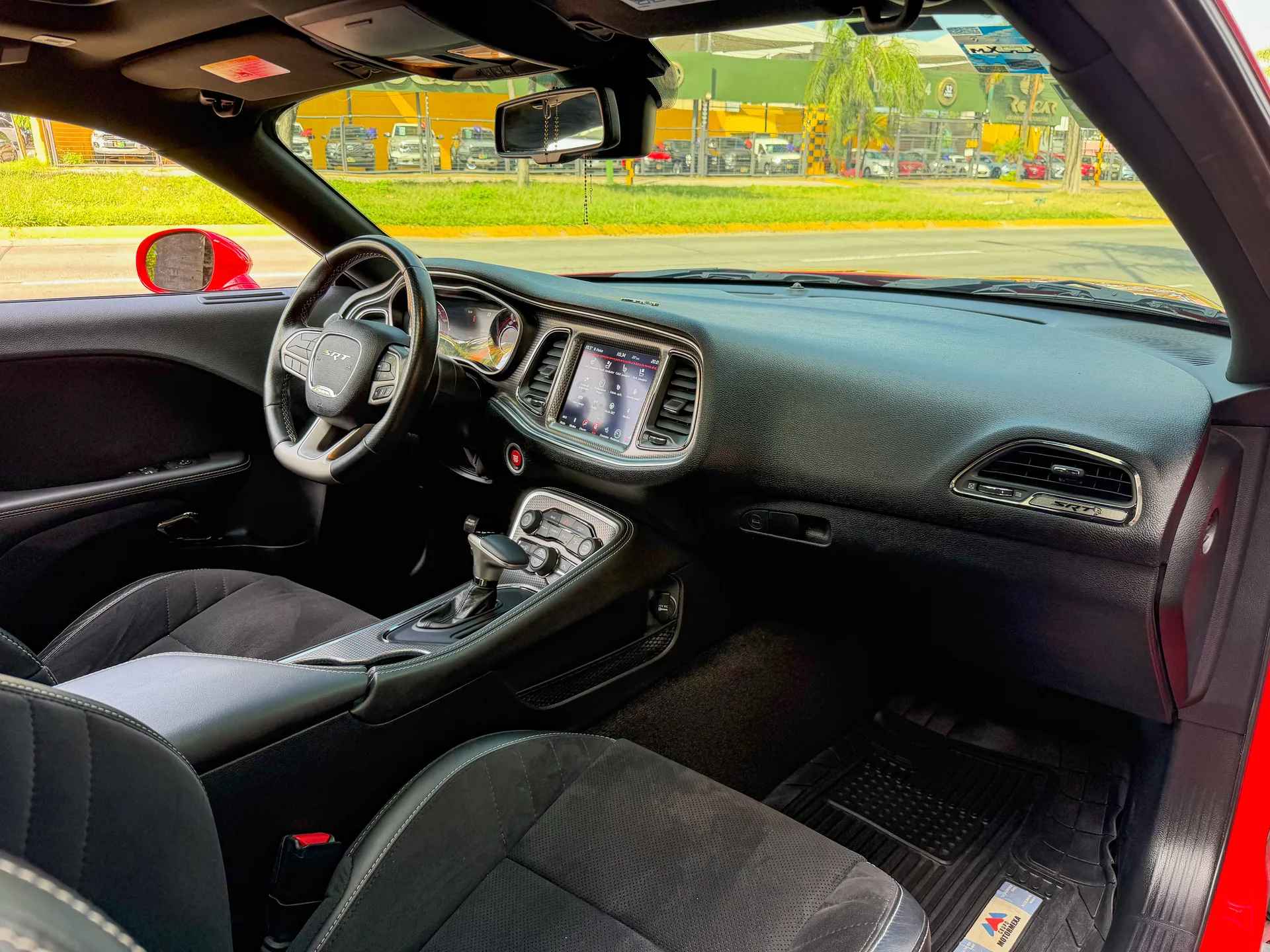 Car image 18