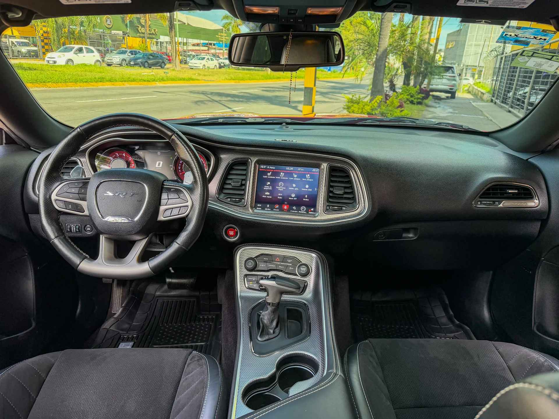Car image 16