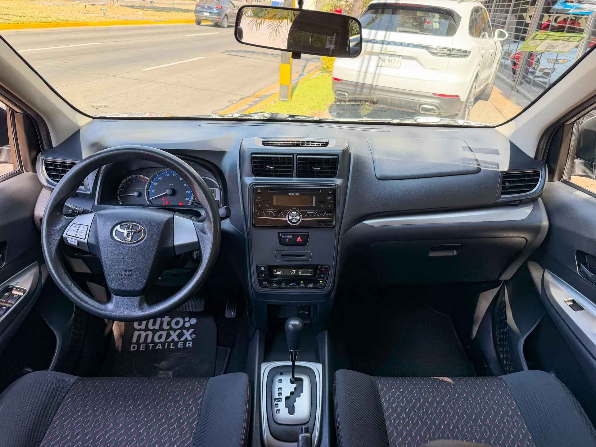 Car image 10