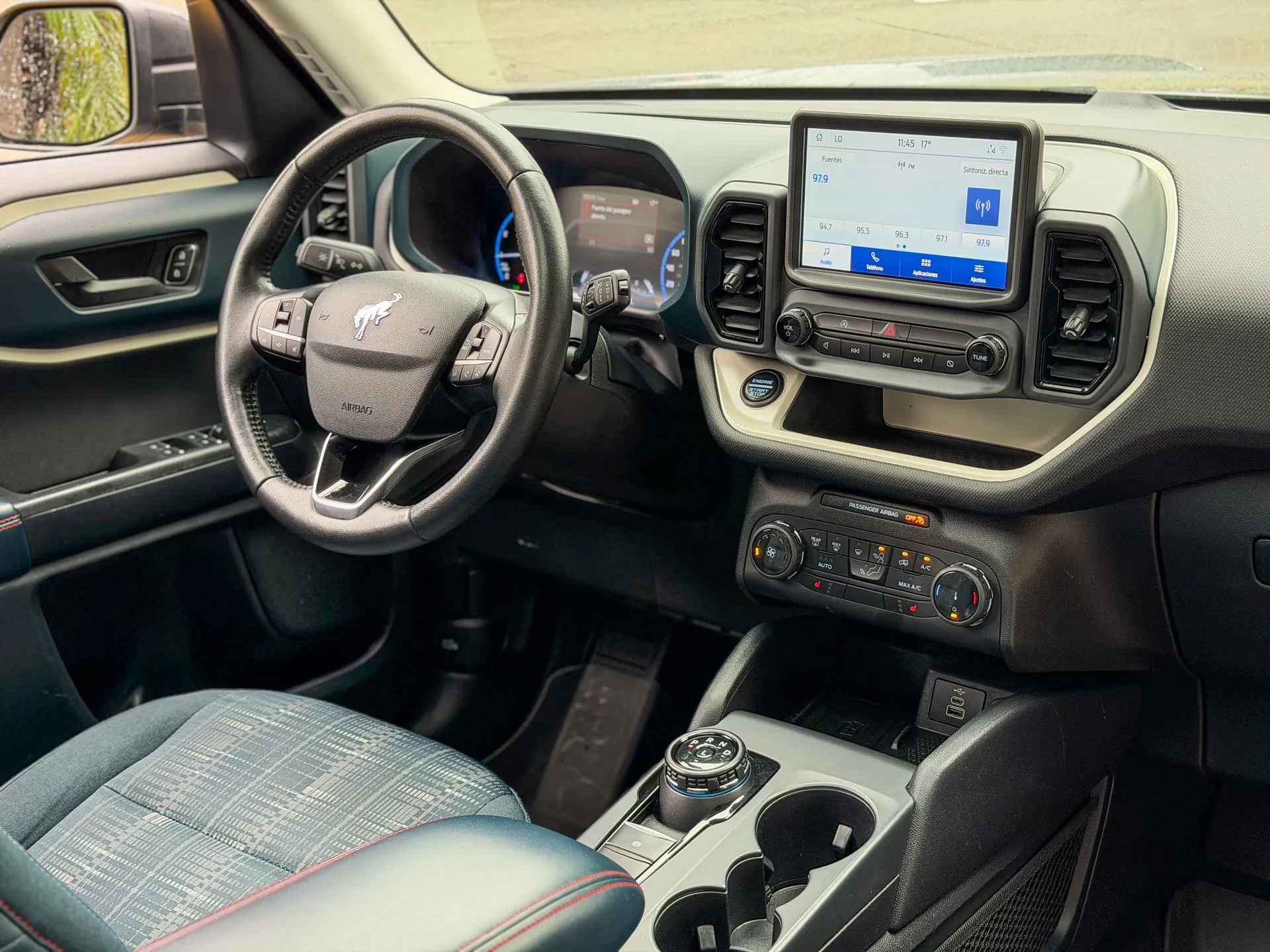 Car image 15
