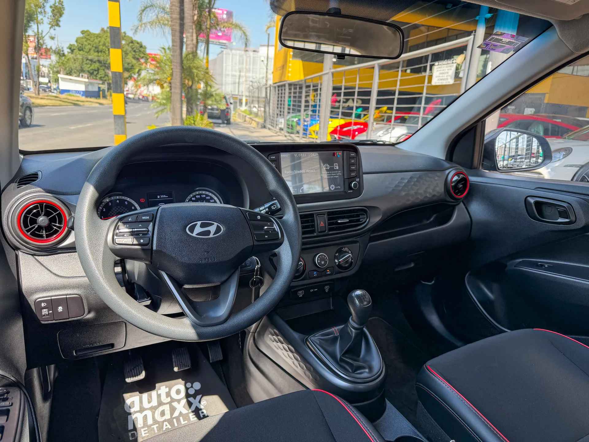 Car image 9