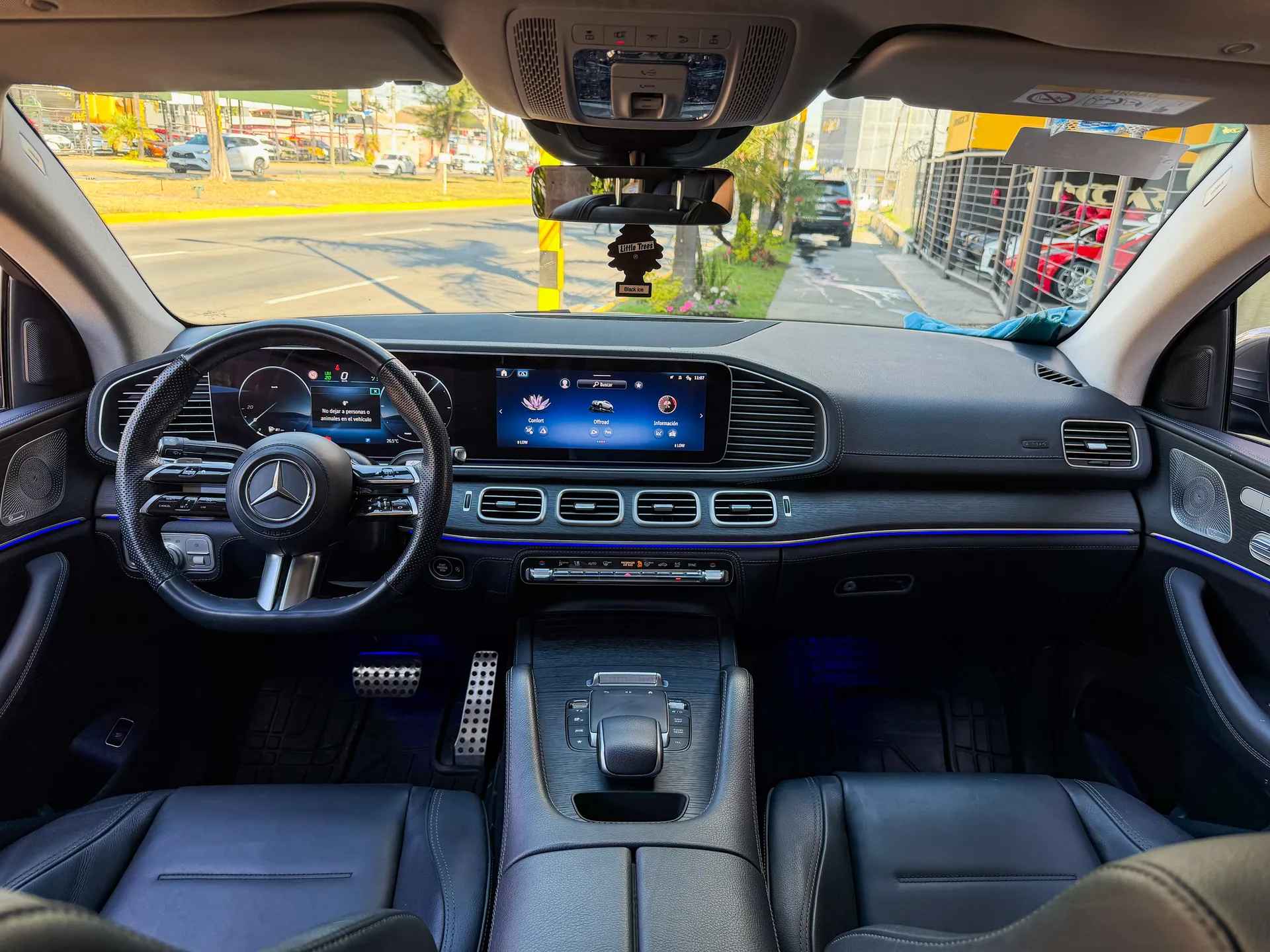 Car image 10