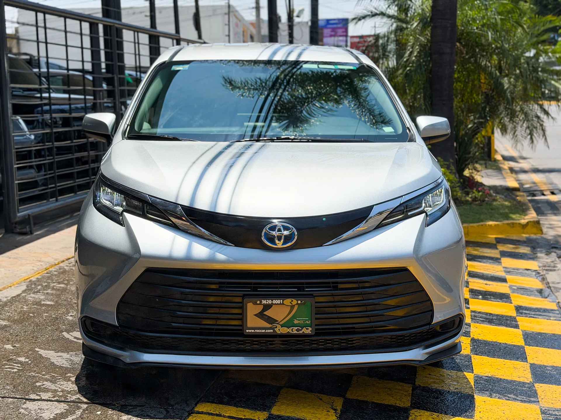 Car image 3