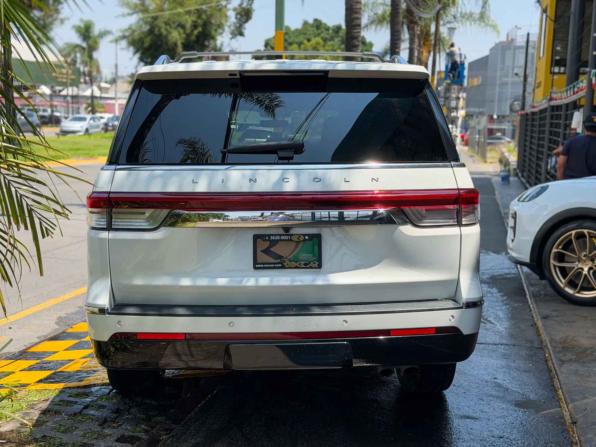 Car image 8