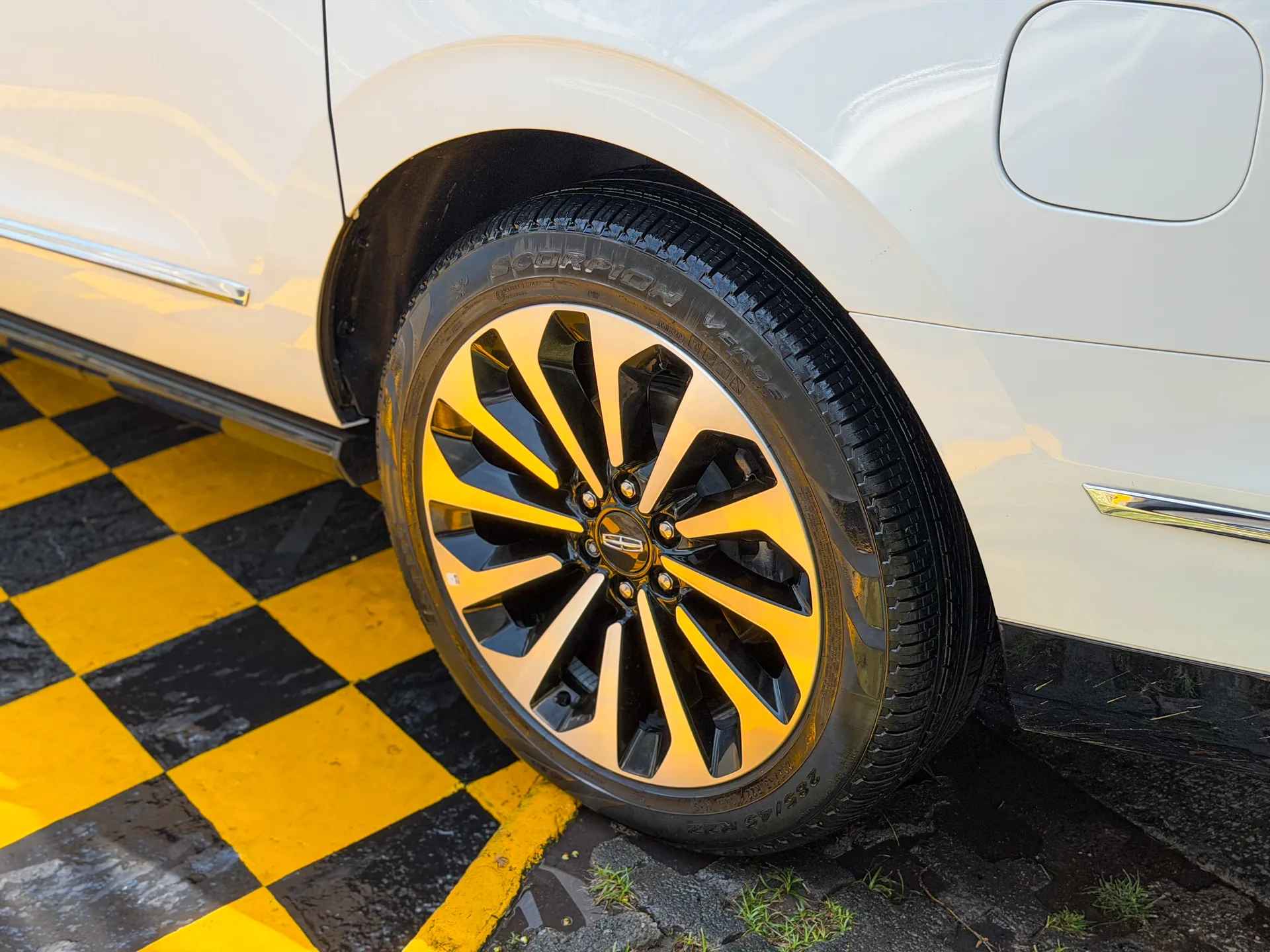 Car image 7