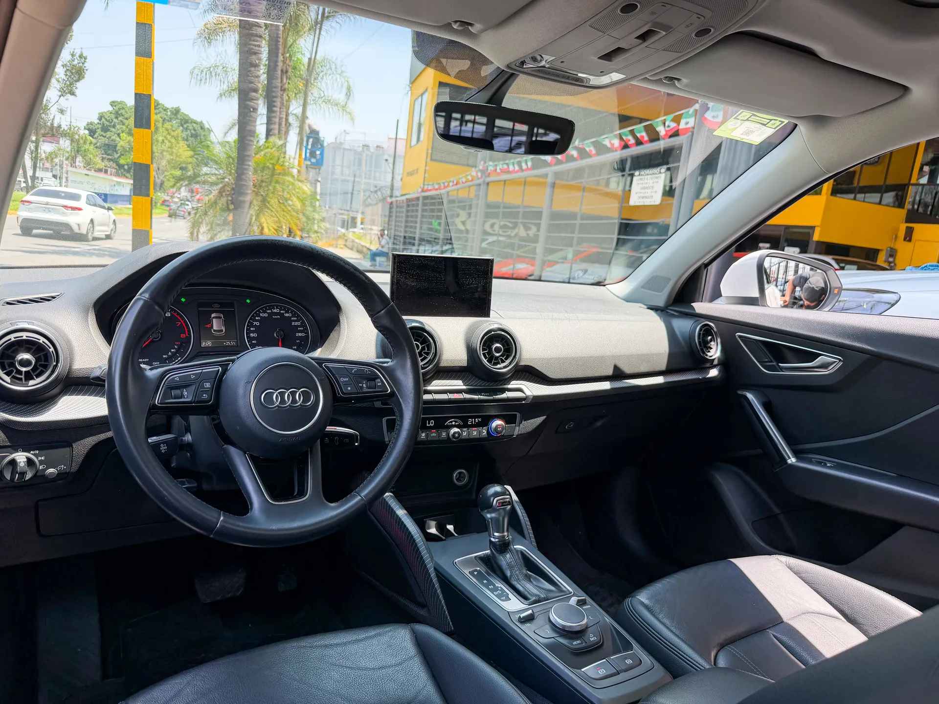 Car image 9