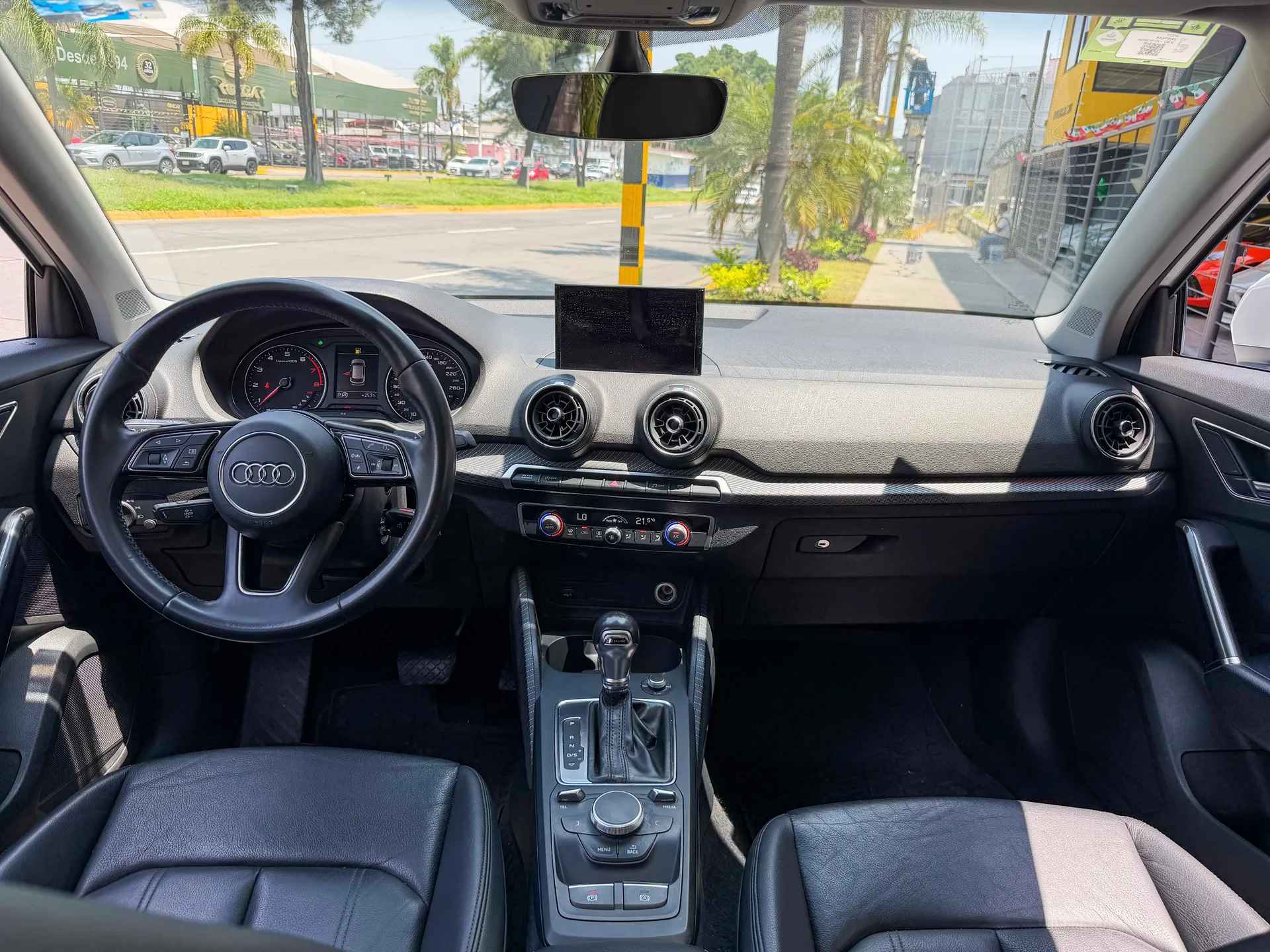 Car image 10