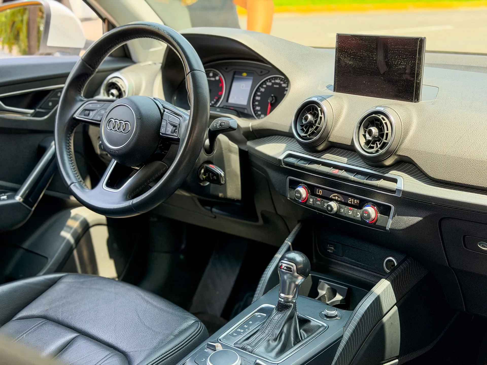 Car image 15