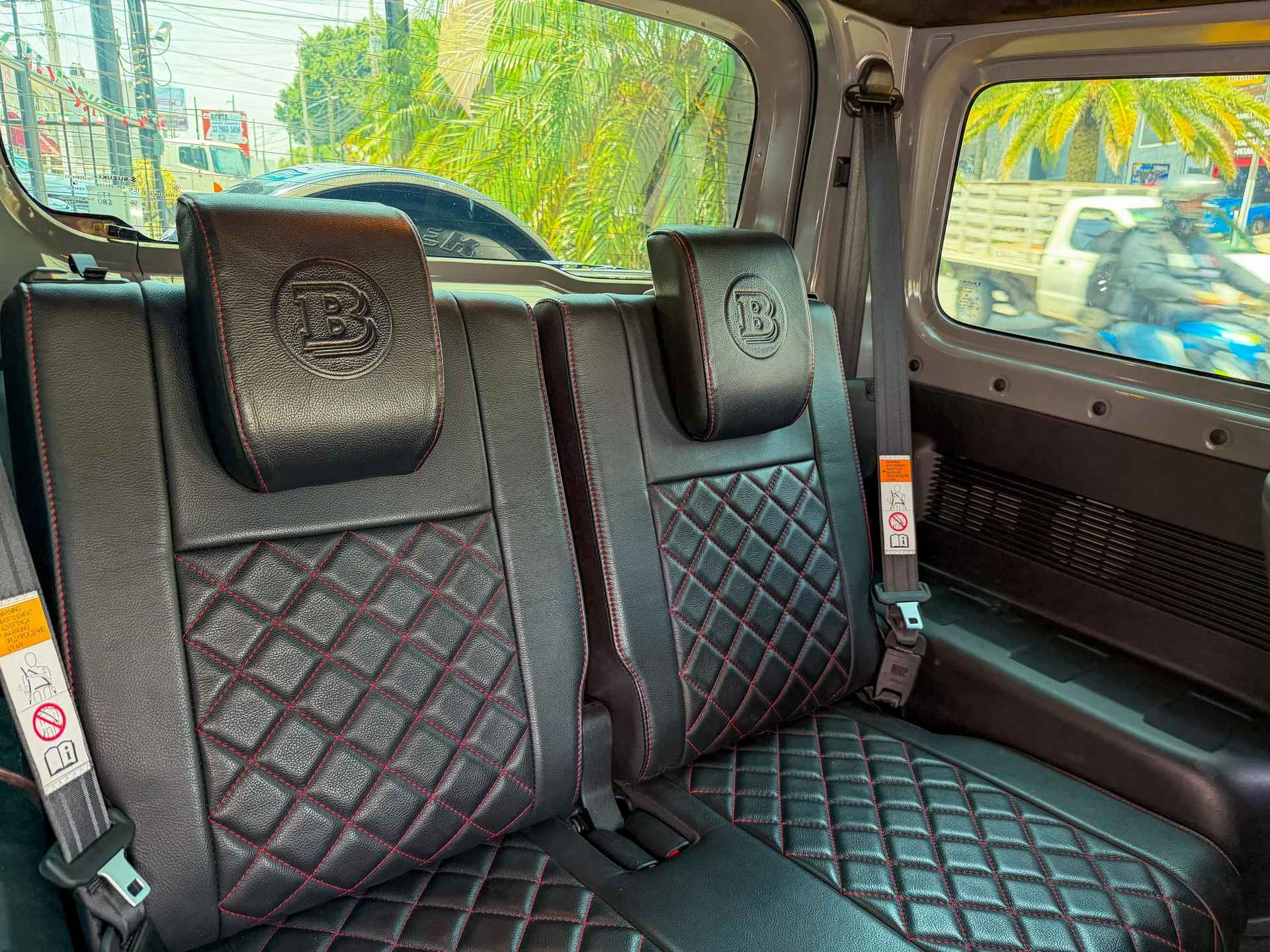 Car image 19