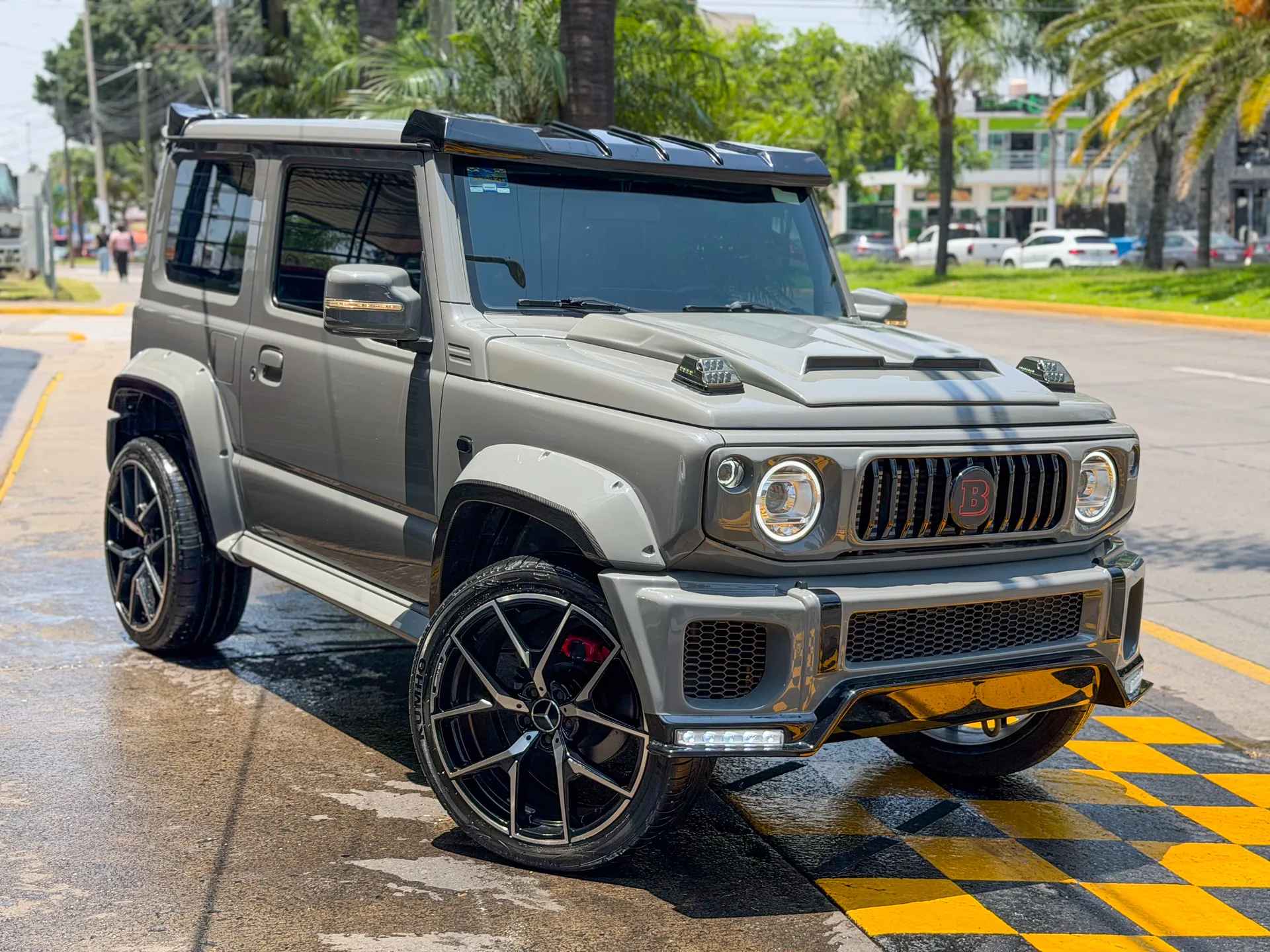 Car image 4