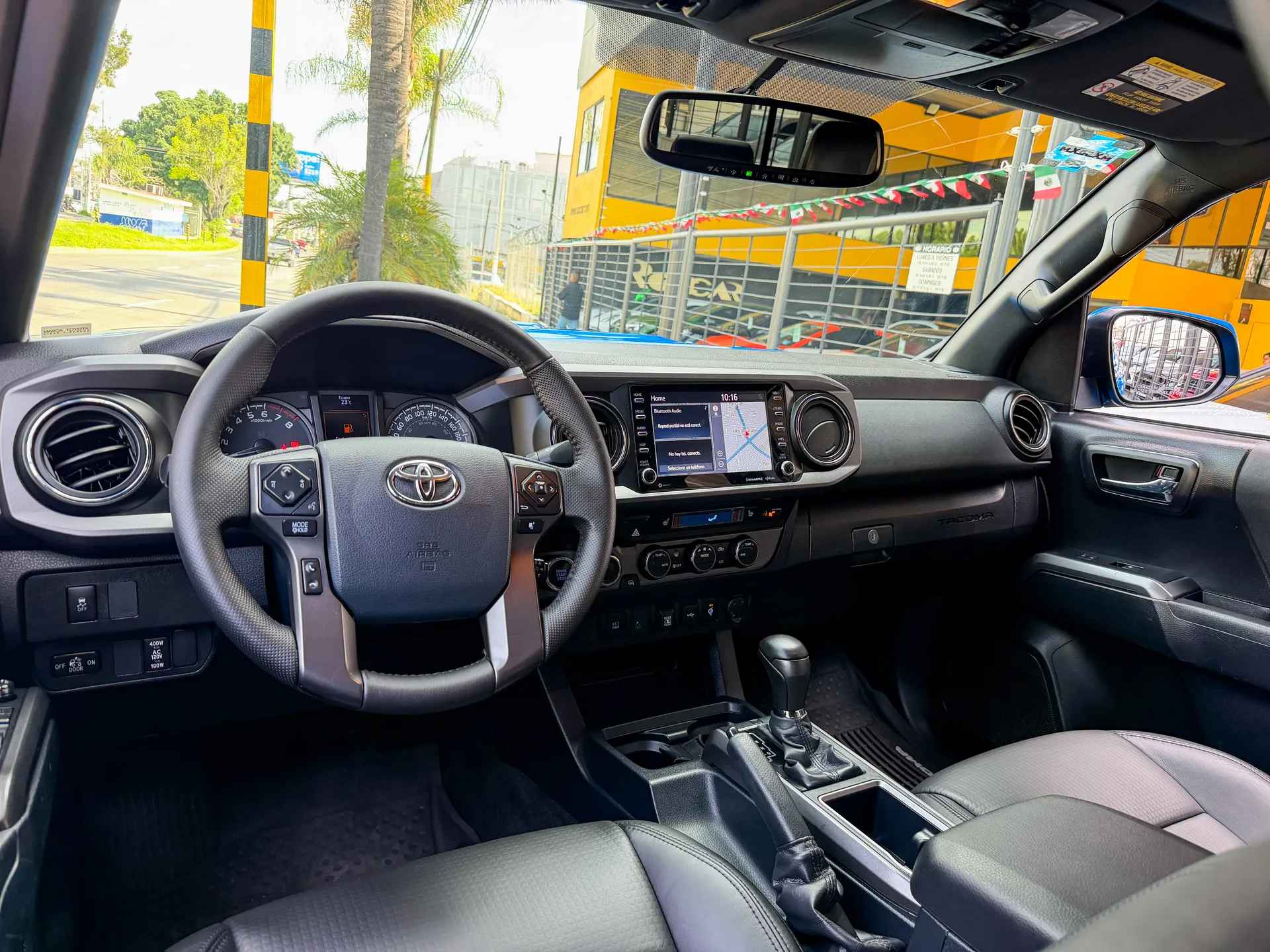 Car image 9