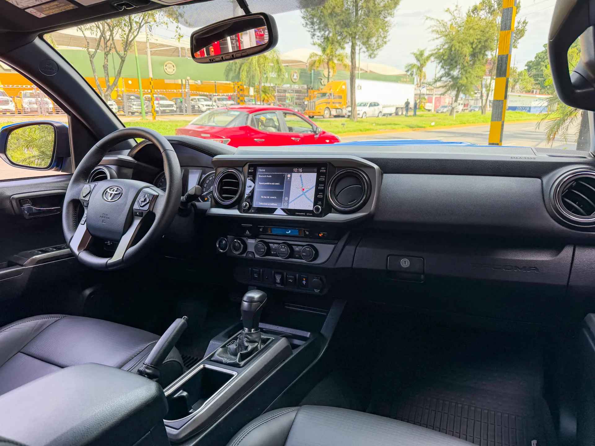 Car image 14