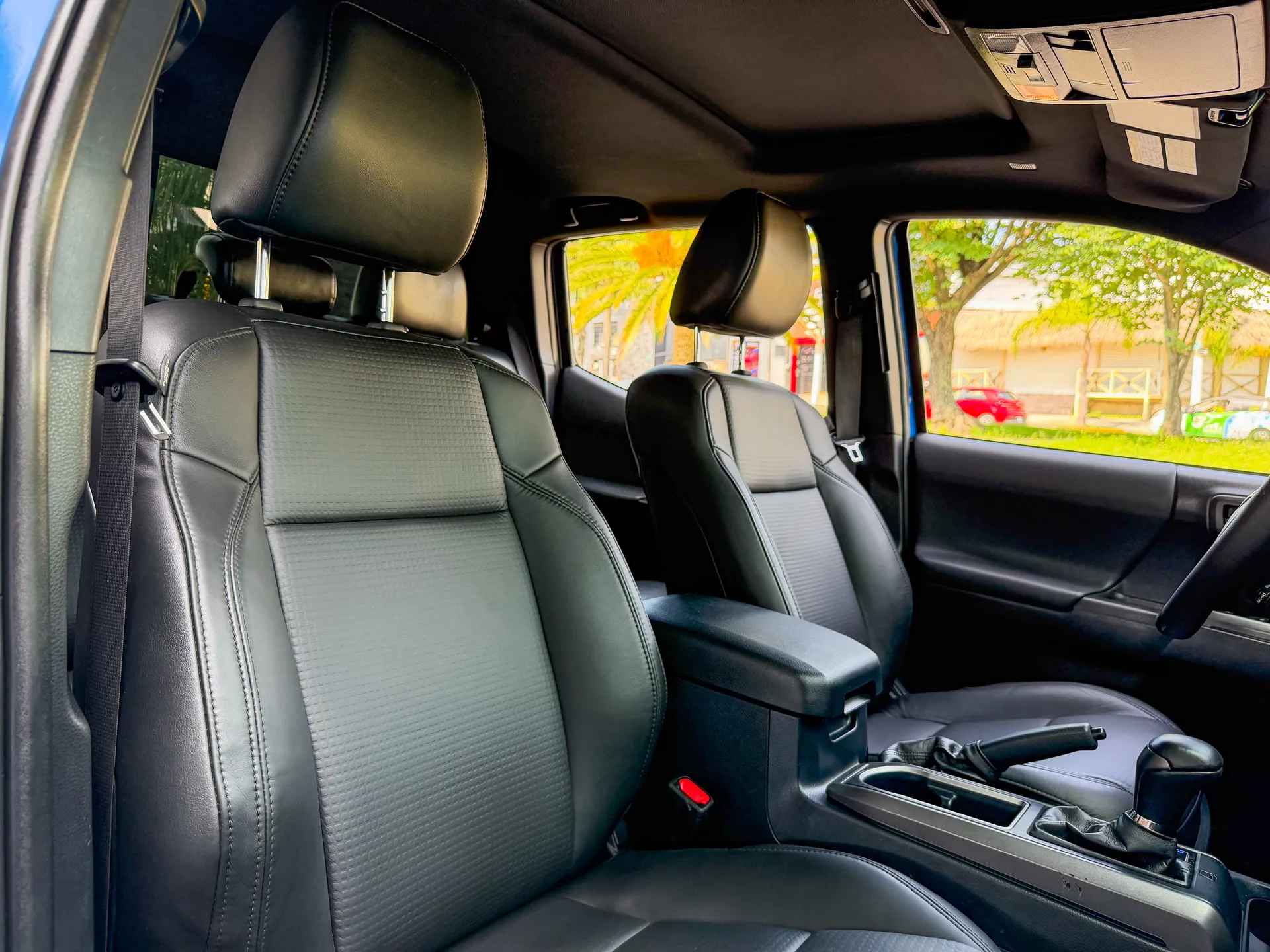 Car image 16