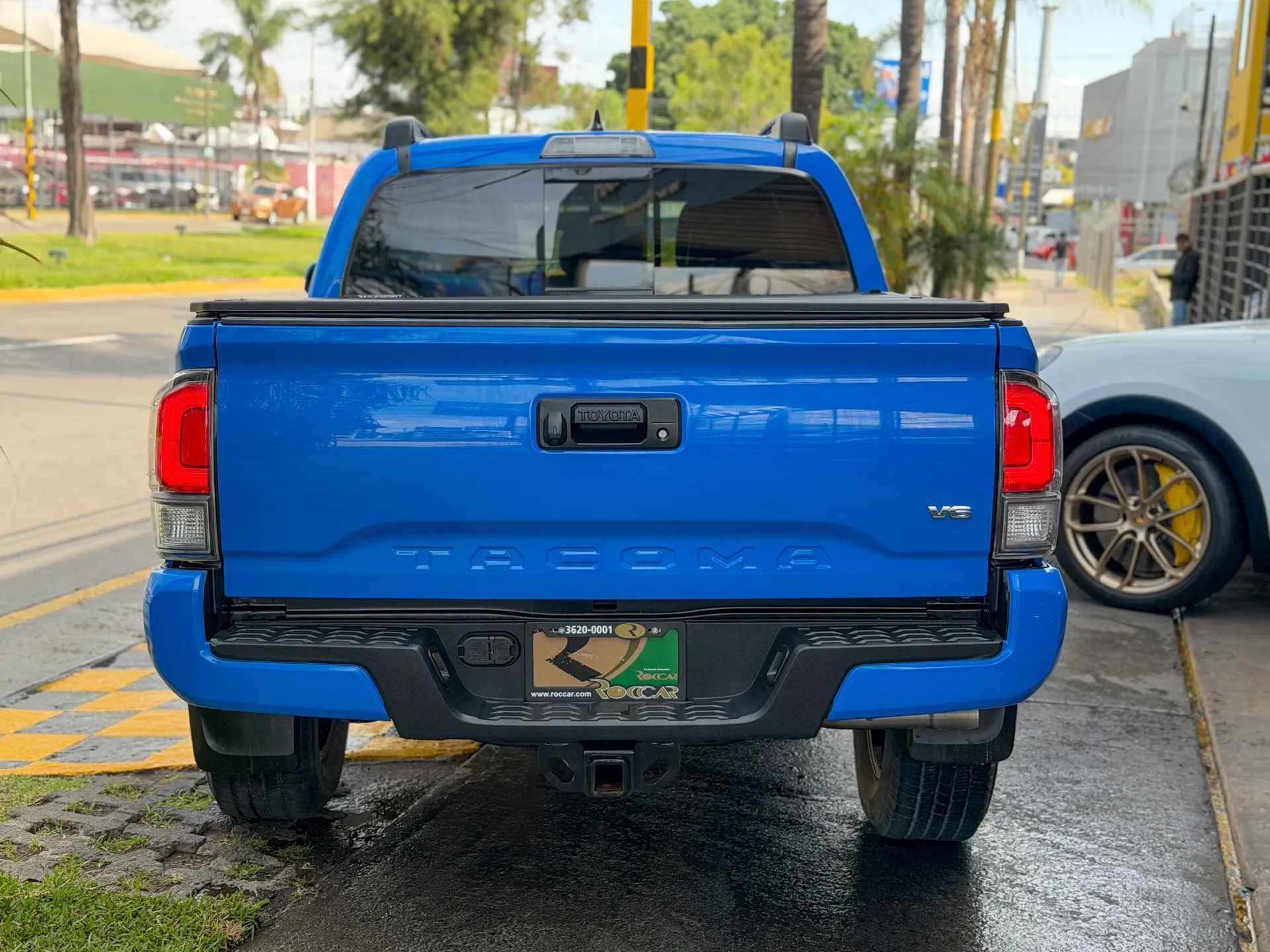 Car image 8