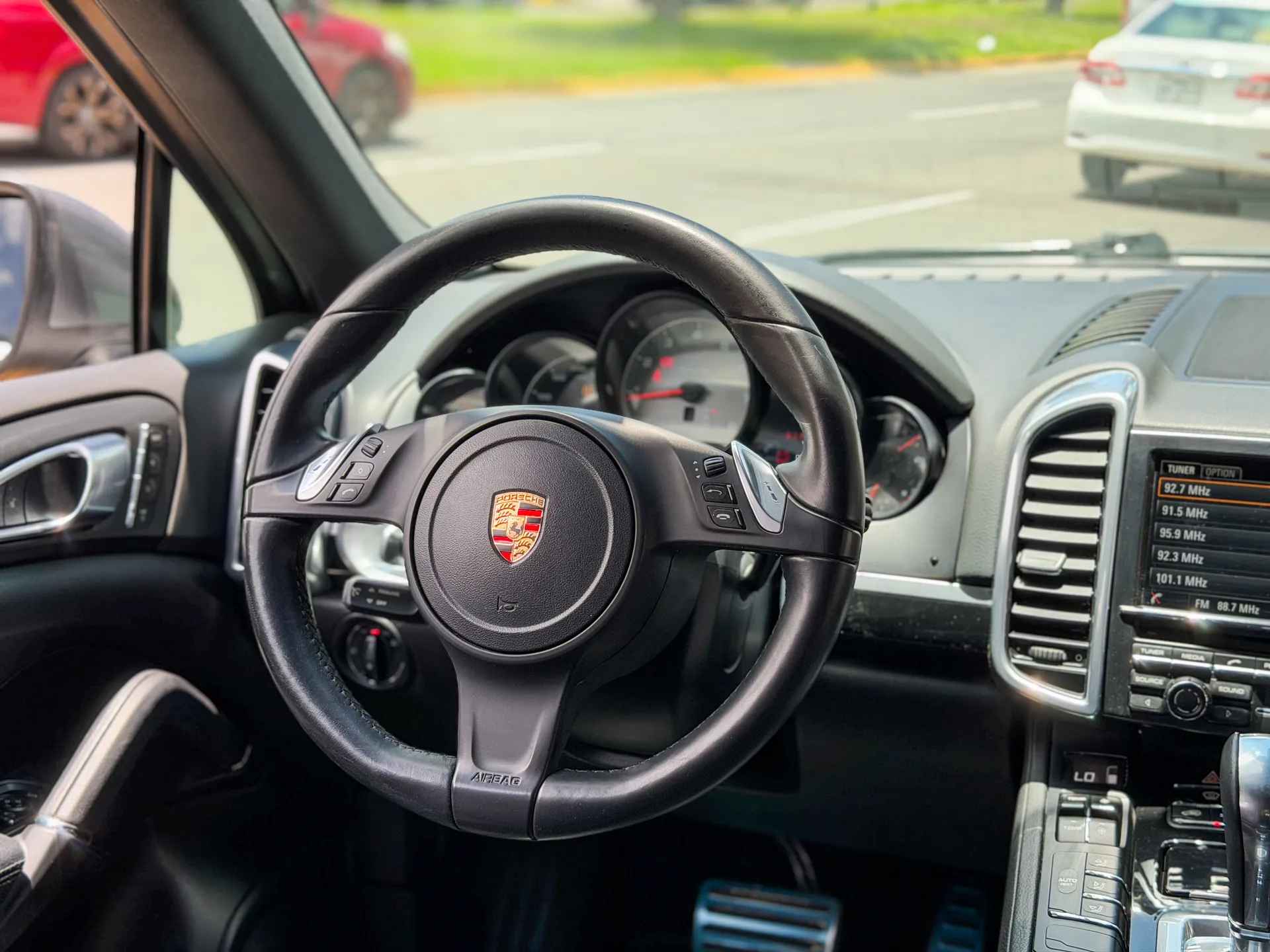 Car image 11