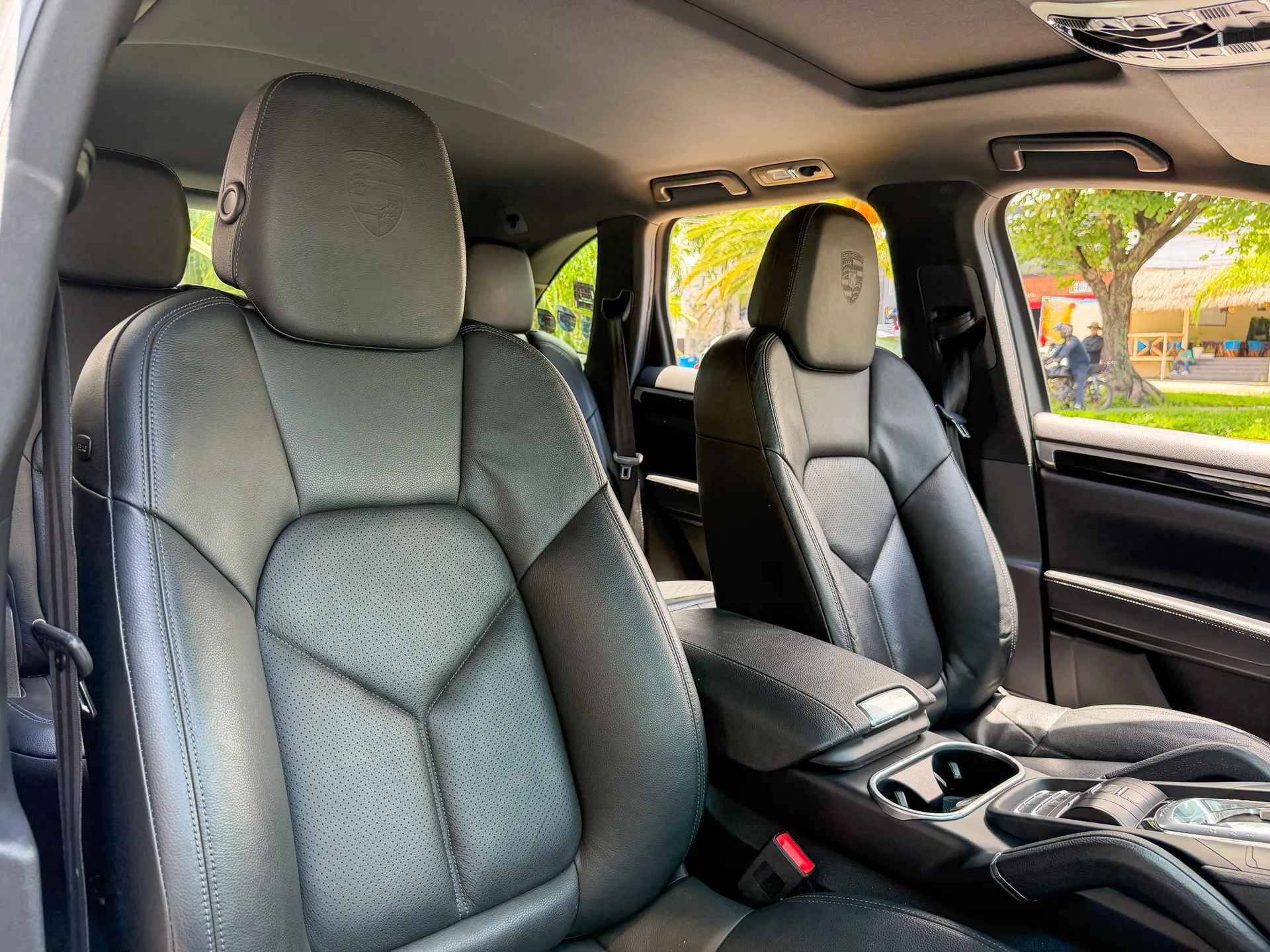 Car image 16